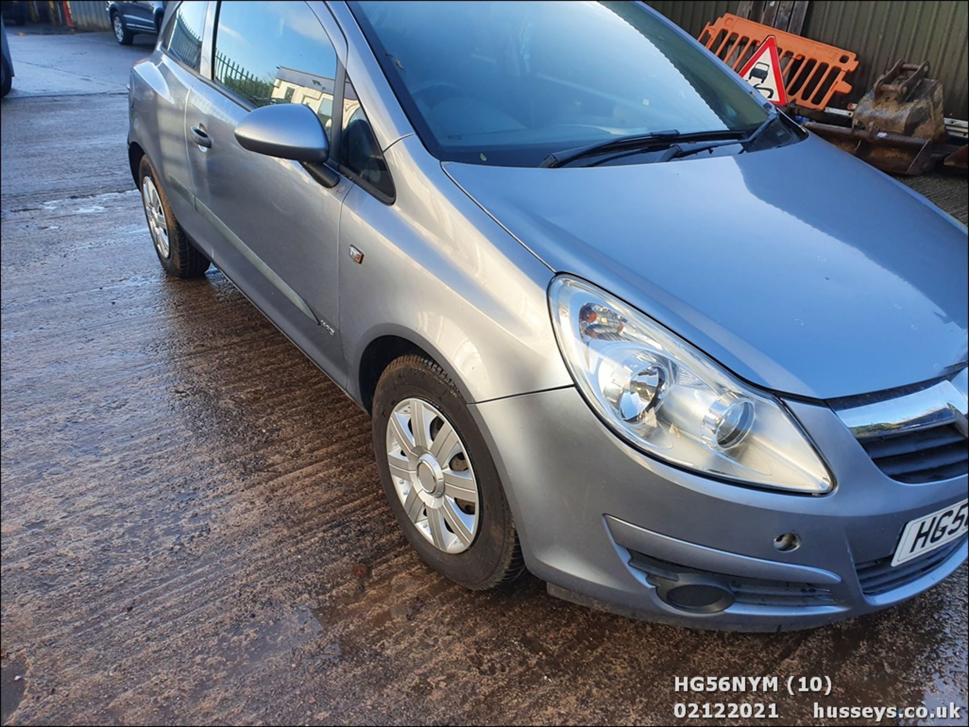 06/56 VAUXHALL CORSA LIFE - 998cc 3dr Hatchback (Silver, 65k) - Image 9 of 30