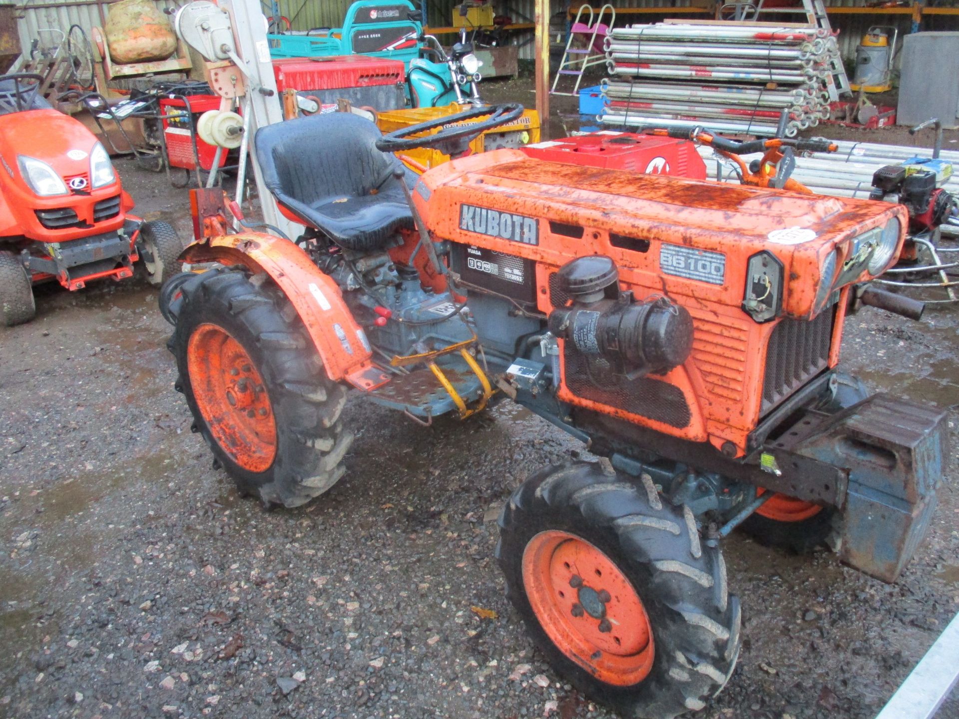 KUBOTA B6100 COMPACT TRACTOR 3200HRS R&D - Image 2 of 4