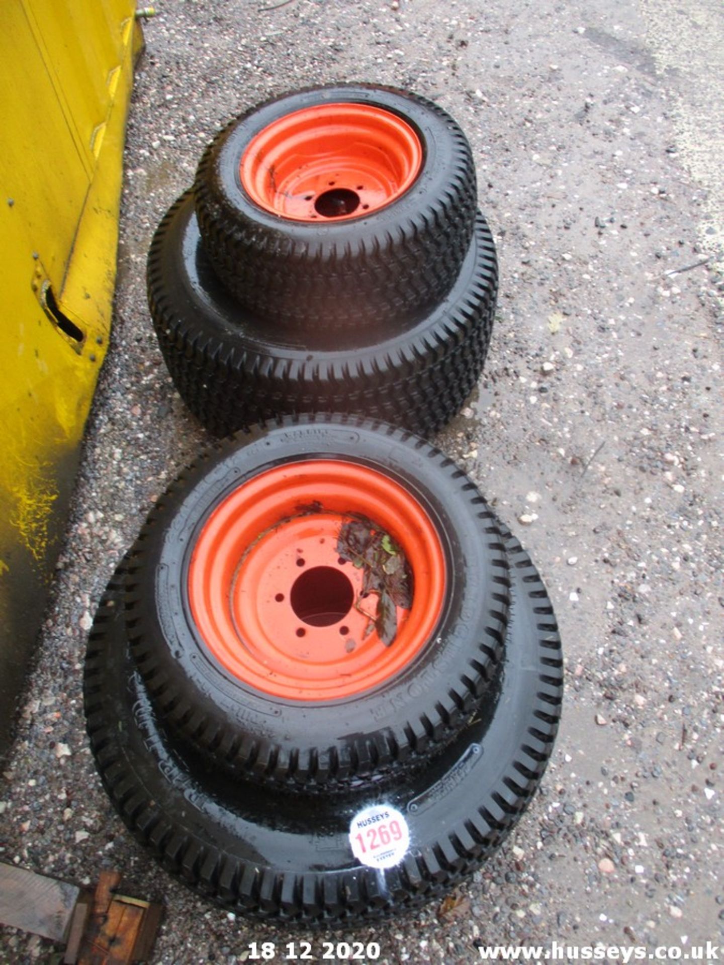 SET OF 4 KUBOTA WHEELS ON TURF TYRES 2X 22X3.550-12 2X 31X13.5-15