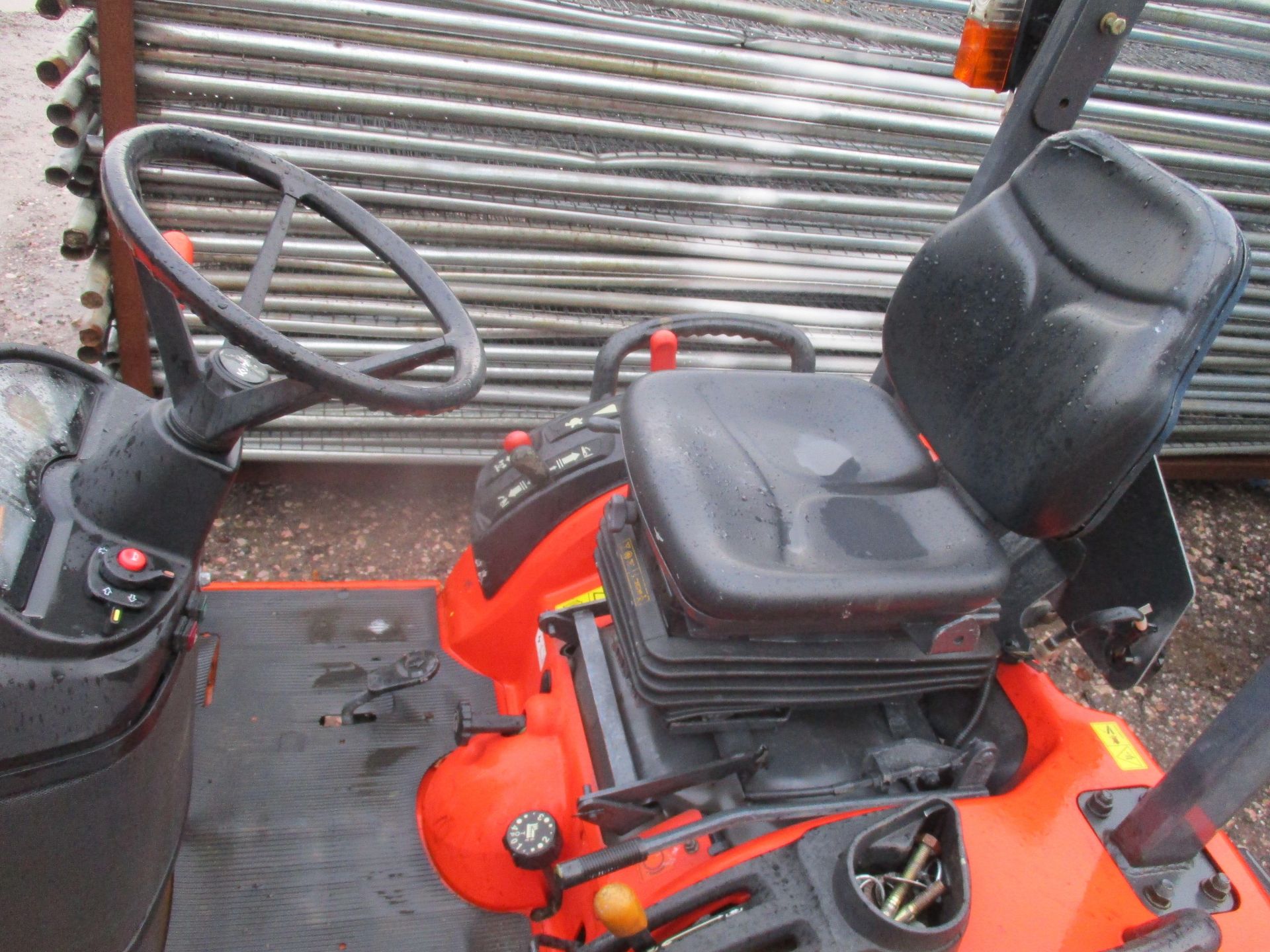 KUBOTA BX2350 4WD COMPACT TRACTOR (KEY) - Image 3 of 5