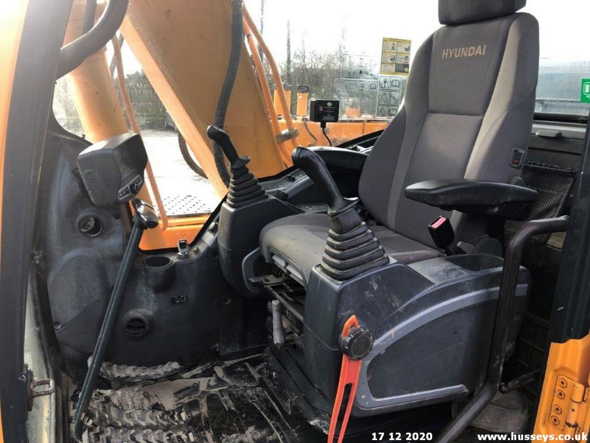 HYUNDAI ROBEX 140 LC-9A EXCAVATOR 2014 5507HRS C.W HAMMER CIRCUIT, HYDRAULIC HITCH & 2 BUCKETS - Image 10 of 19