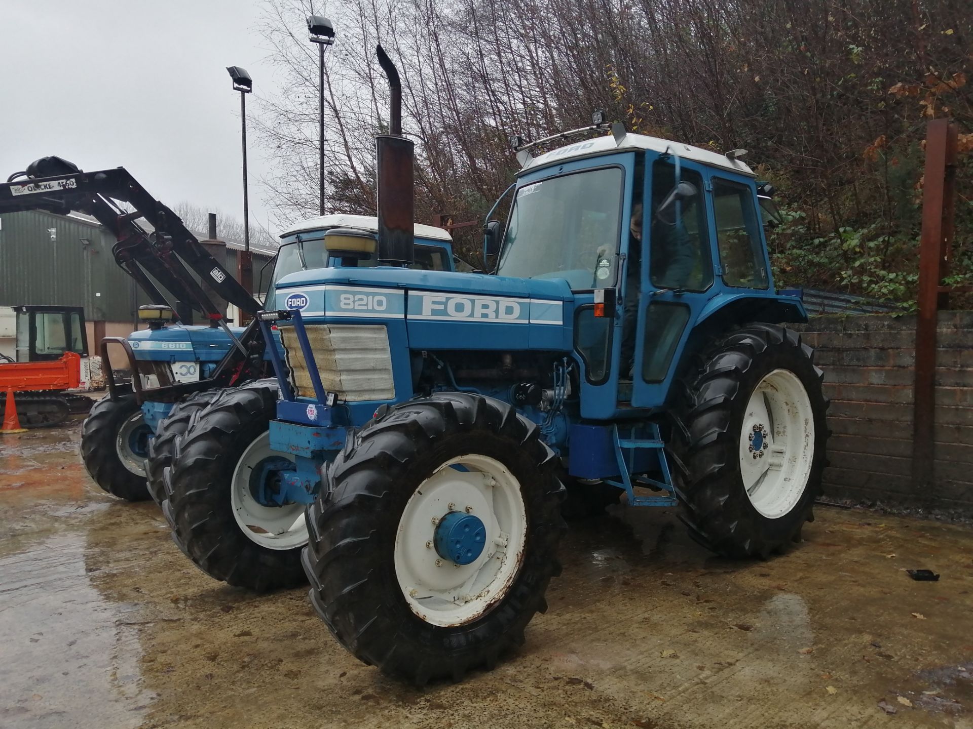 FORD 8210 4WD TRACTOR C.W V5 4800HRS - Image 3 of 12