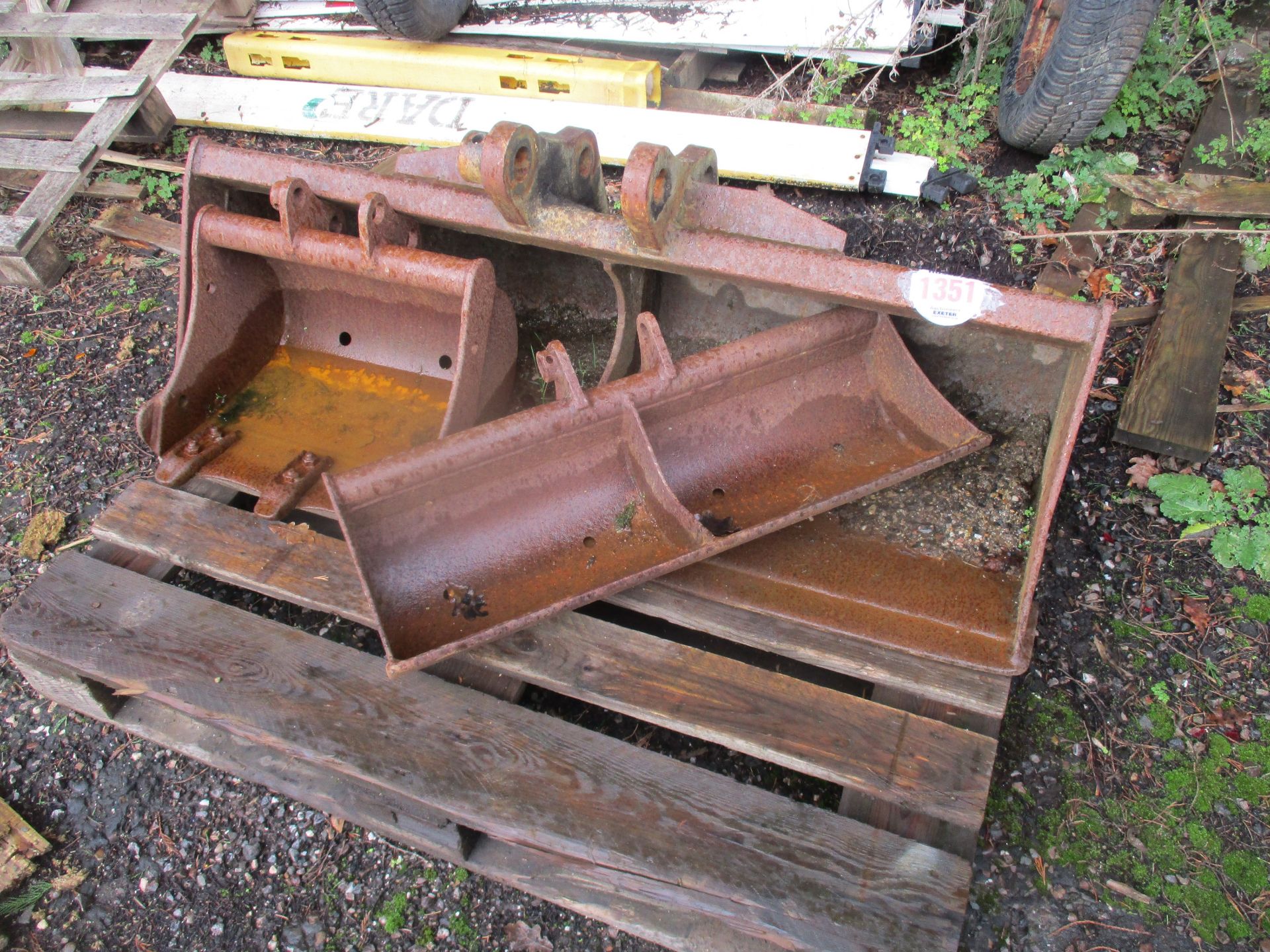 3 MINI DIGGER BUCKETS