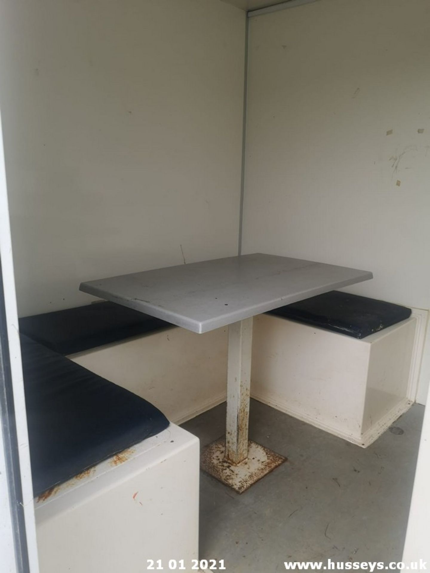 AJC FAST TOW WELFARE UNIT C/W SINK, MICROWAVE, HEATER. HYDRAULIC LOWERS TO GROUND TOILET - Image 8 of 8