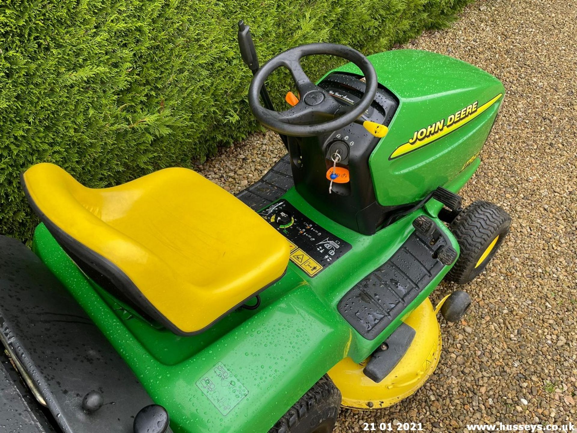 JOHN DEERE LTR155 RIDE ON MOWER C.W COLLECTOR - Image 10 of 11