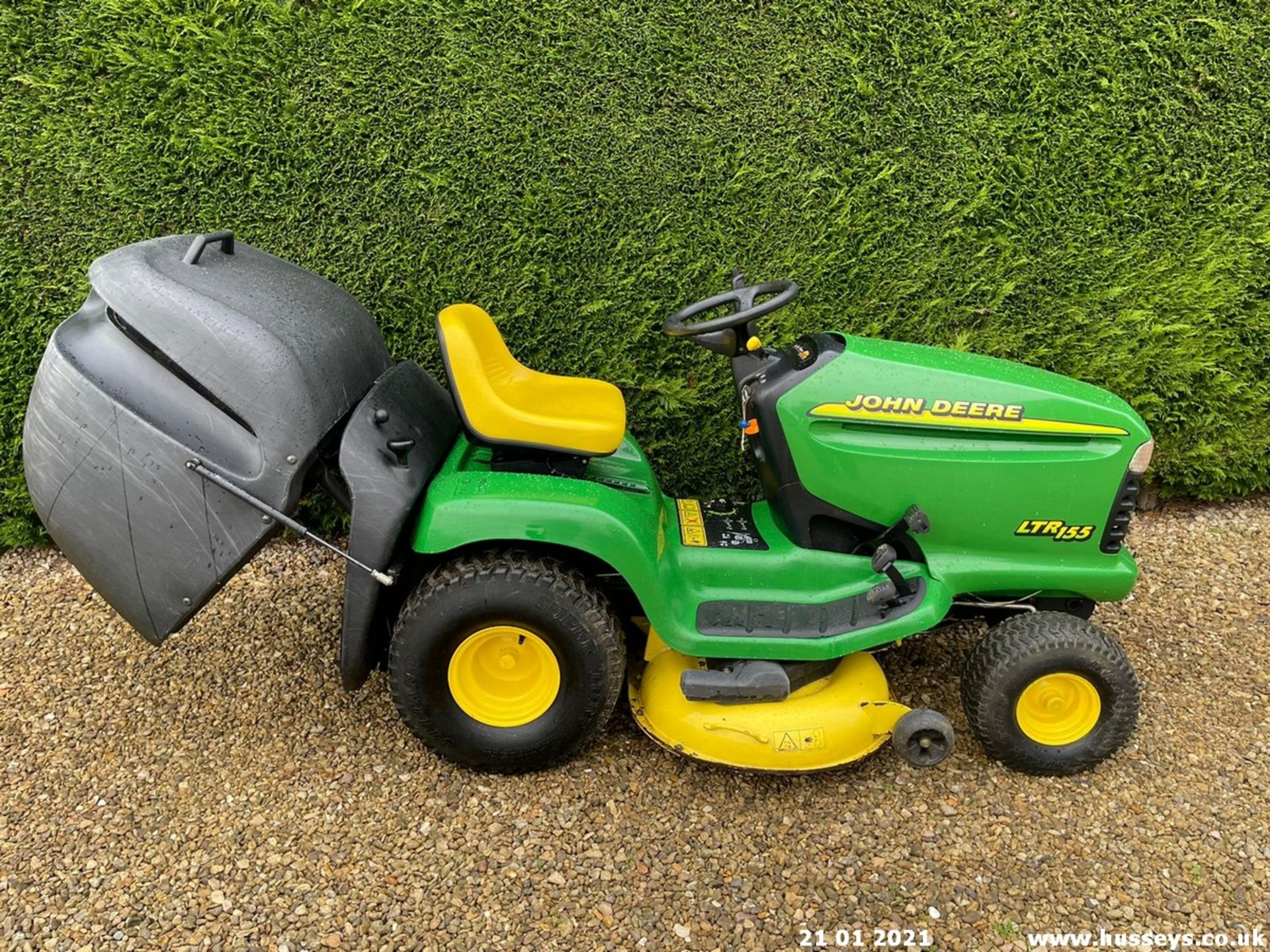 JOHN DEERE LTR155 RIDE ON MOWER C.W COLLECTOR - Image 11 of 11