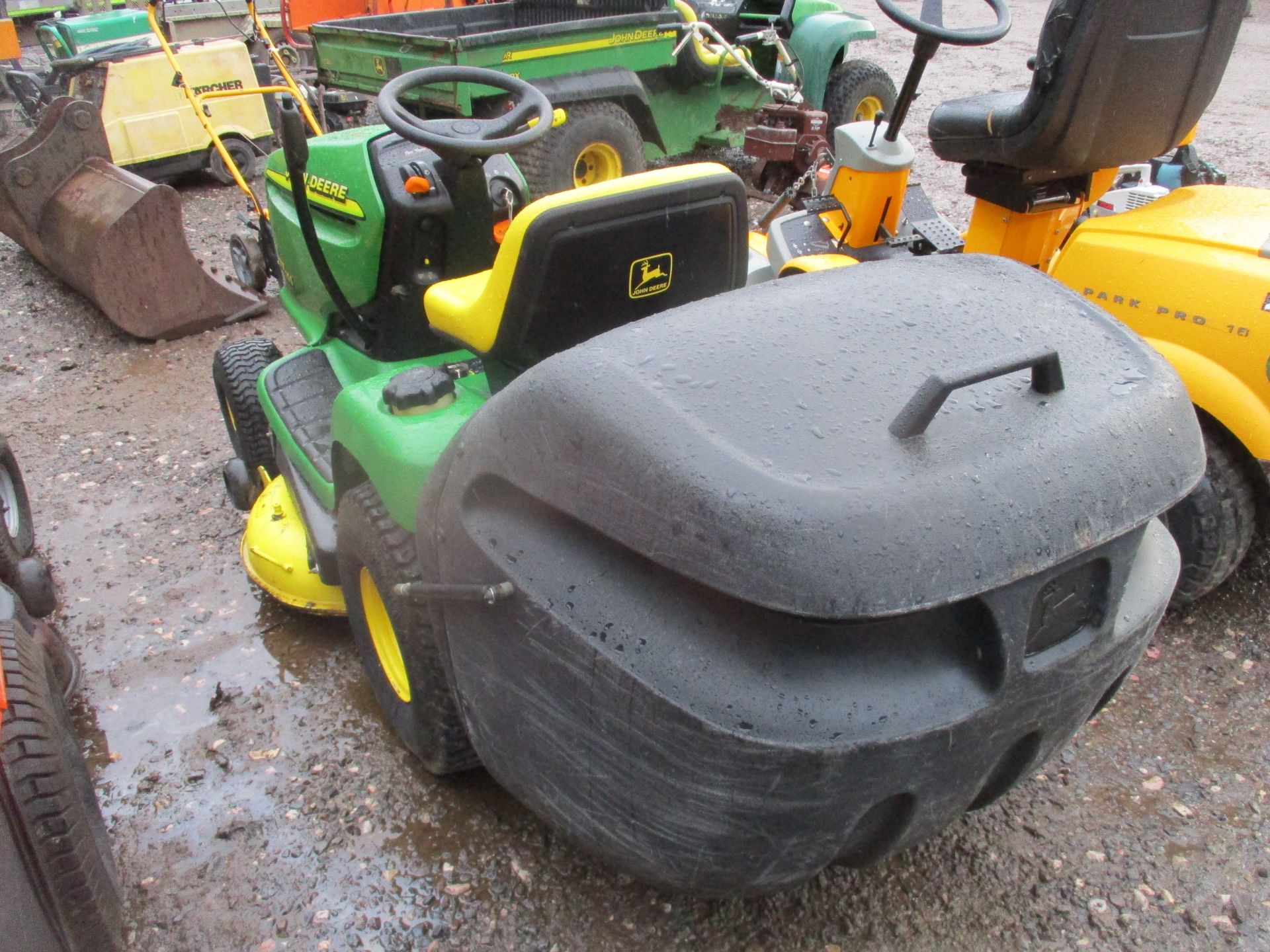 JOHN DEERE LTR155 RIDE ON MOWER C.W COLLECTOR - Image 6 of 11