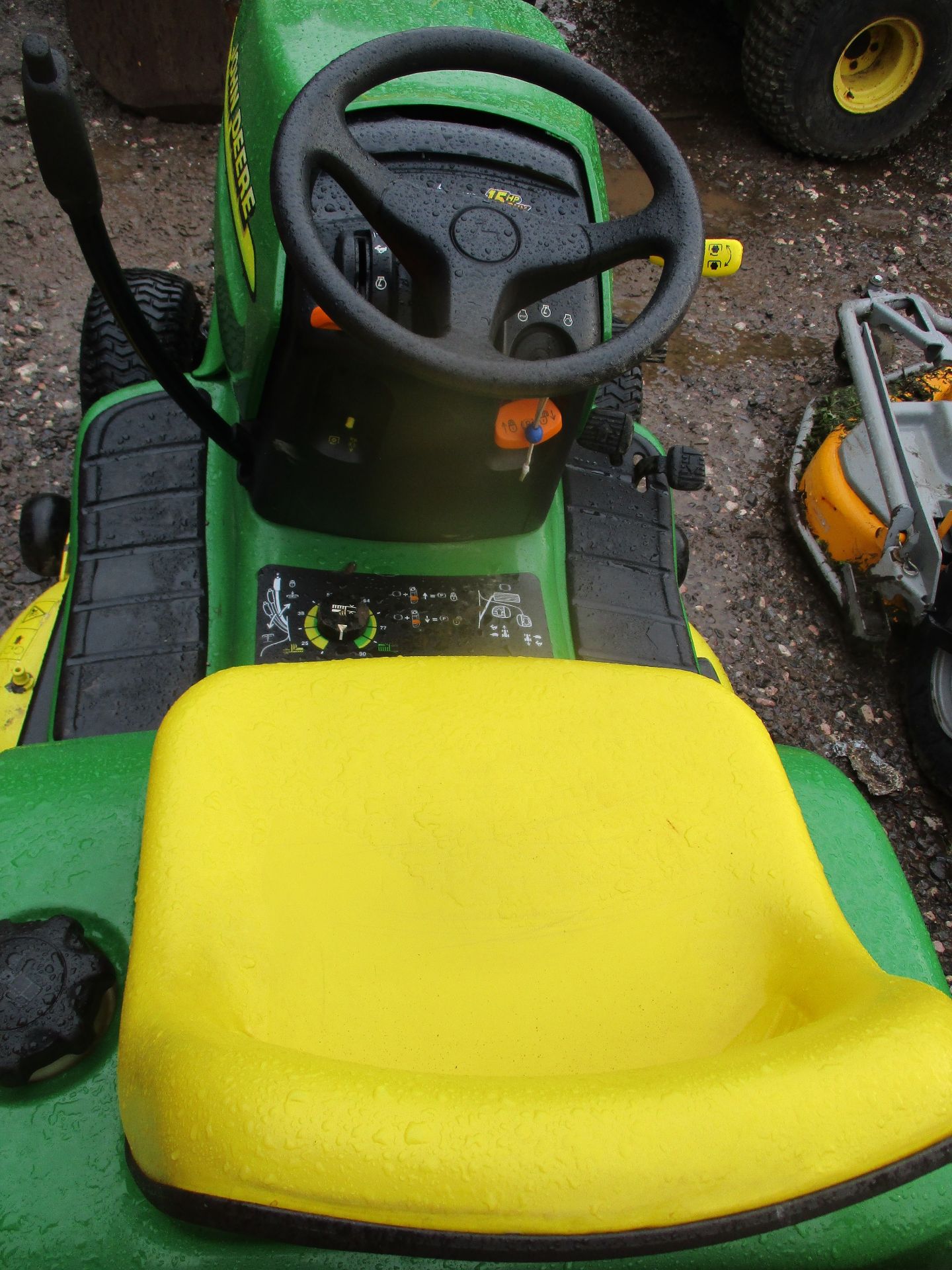 JOHN DEERE LTR155 RIDE ON MOWER C.W COLLECTOR - Image 8 of 11