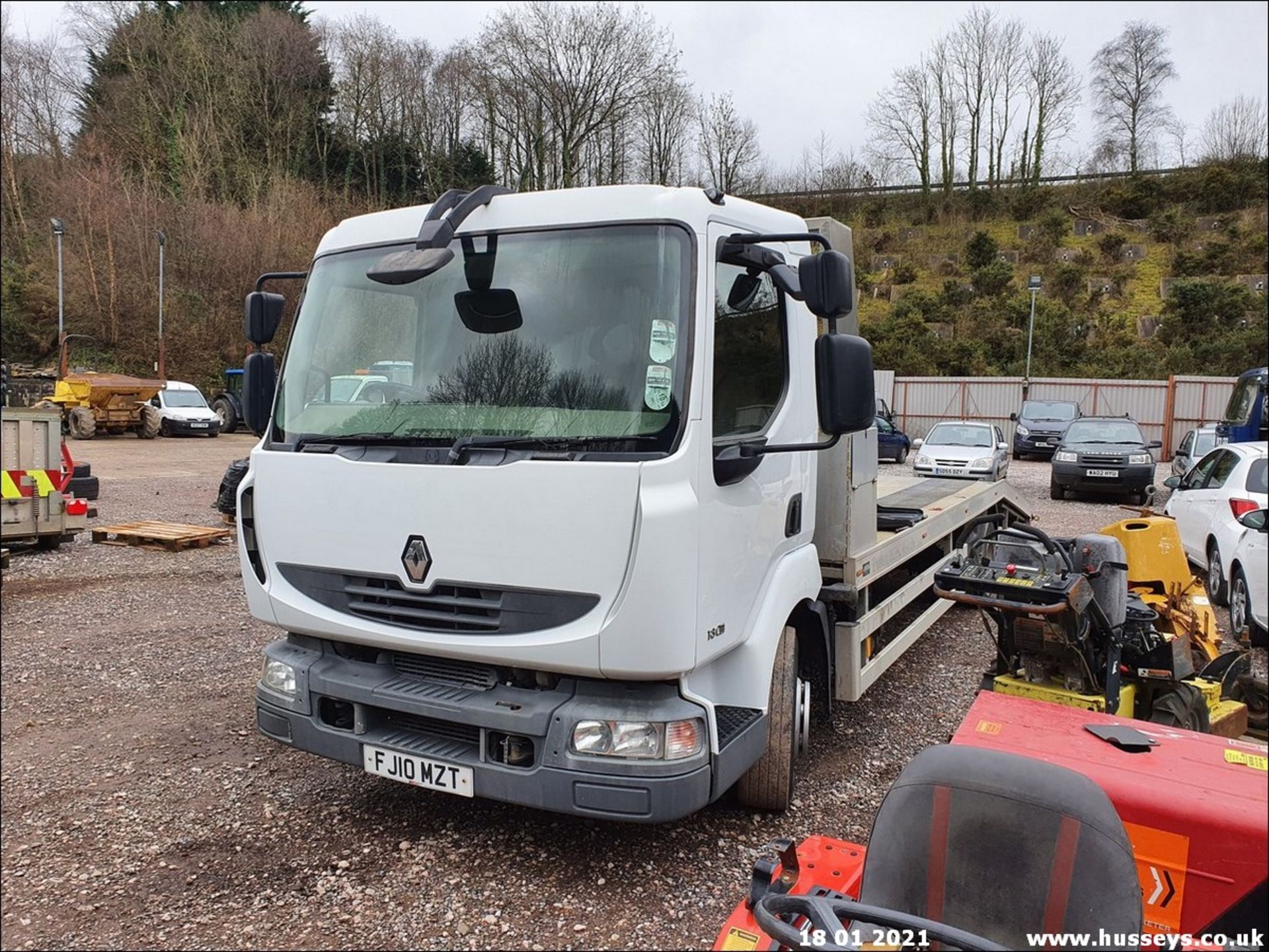 10/10 RENAULT TRUCKS MIDLUM (45) - 4764cc 2dr Flat Bed (White, 331k) - Image 6 of 8