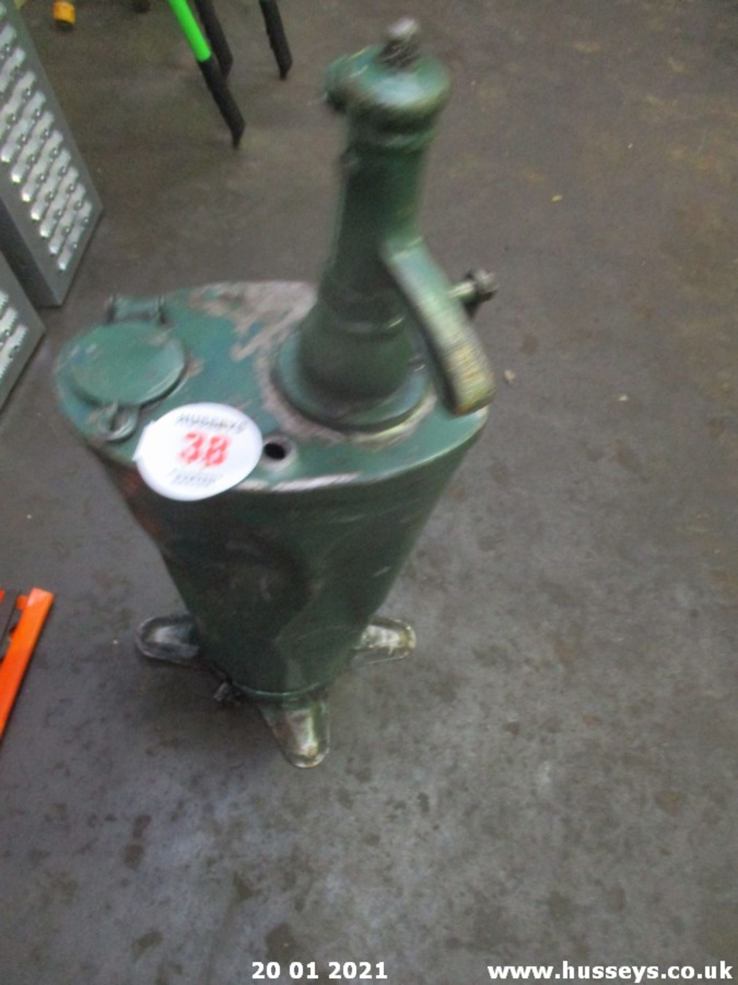 GREASE PUMP