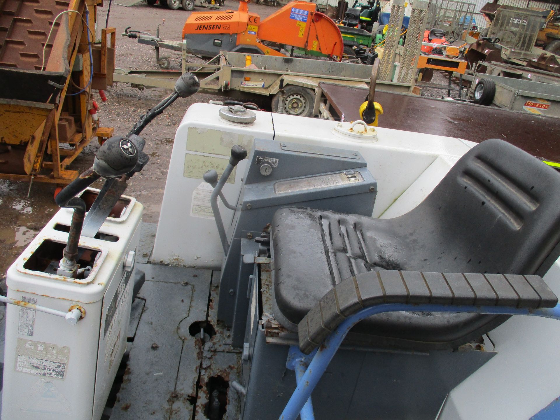 MITSUBISHI MM25 DIGGER C.W 1 BUCKET - Image 3 of 4