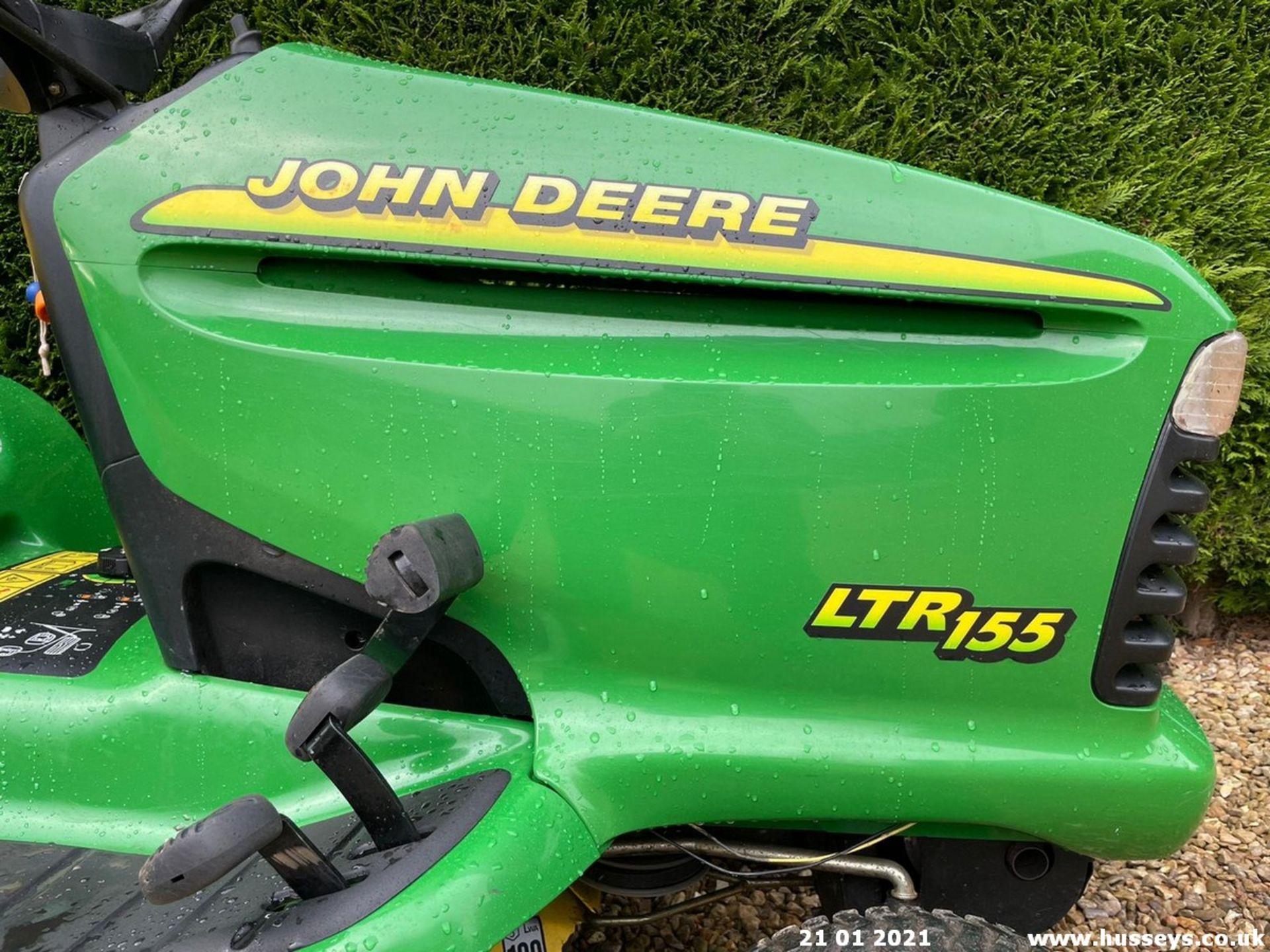 JOHN DEERE LTR155 RIDE ON MOWER C.W COLLECTOR - Image 5 of 11