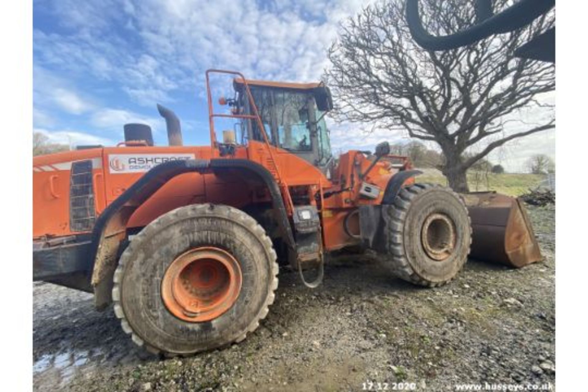 DOOSAN DL420-3 LOADING SHOVEL C/W 1 BUCKET 2012 12878HRS . LOCATED PLYMOUTH.