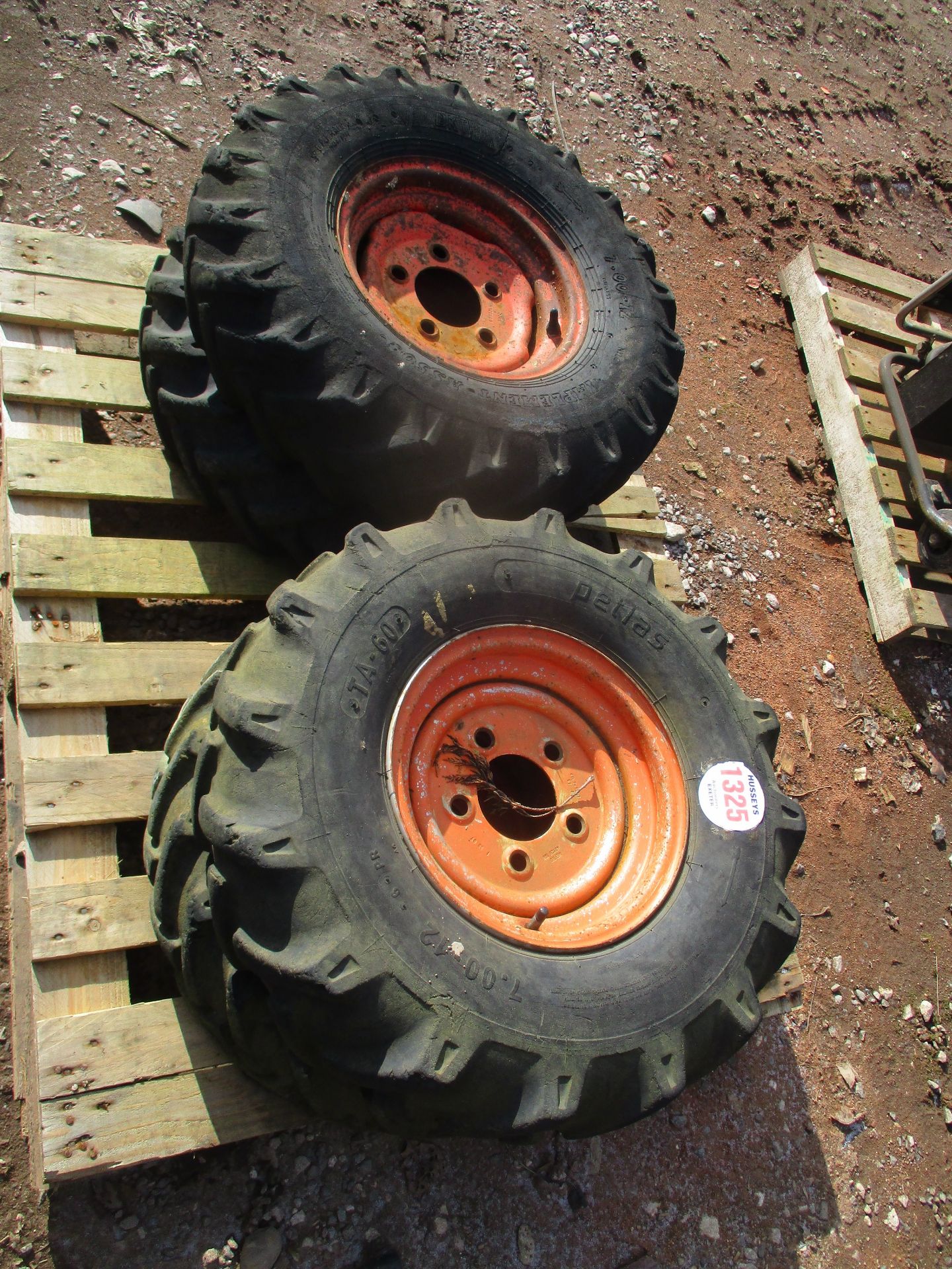 4 WHEELS ON AG TYRES