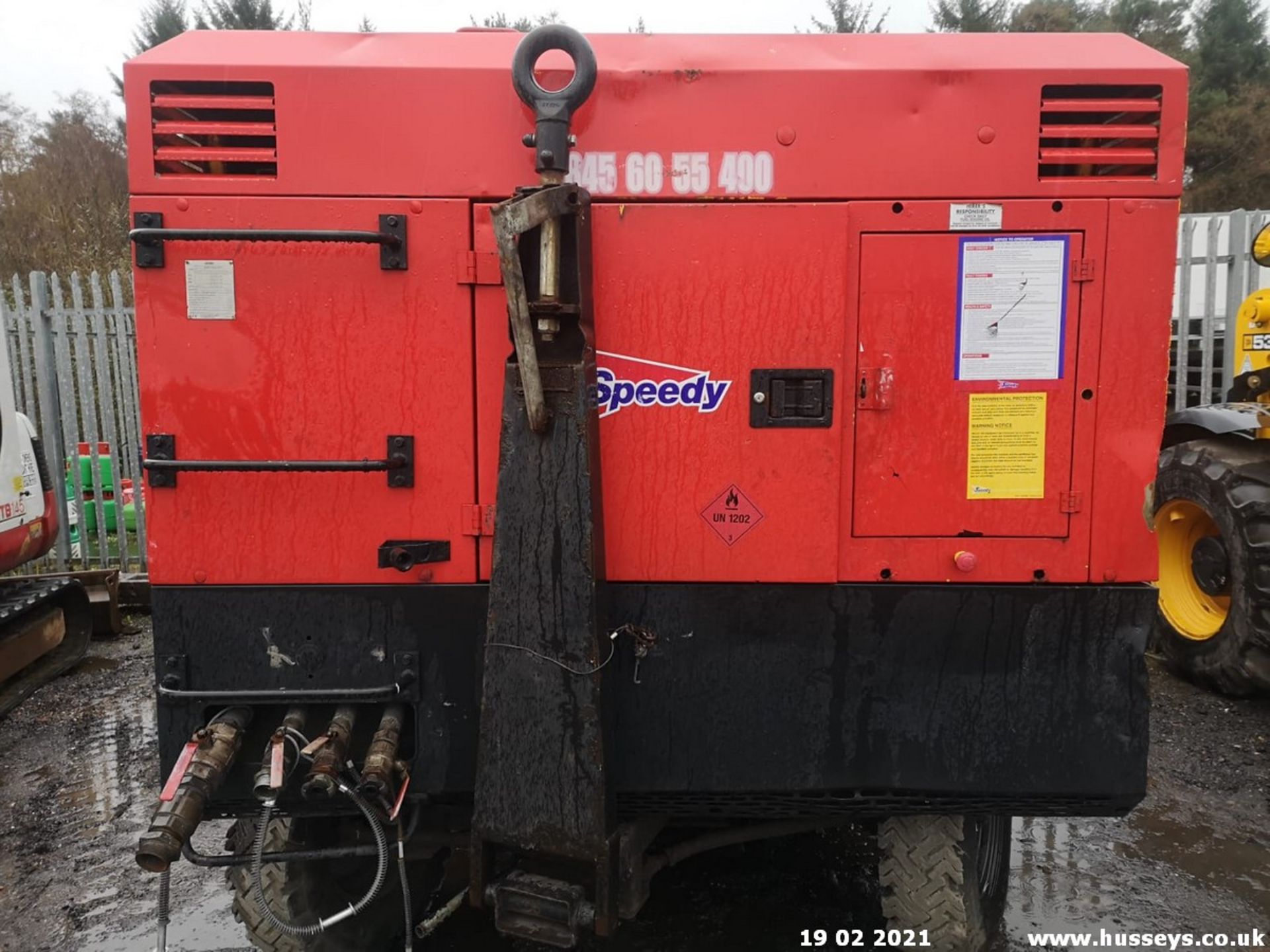 INGERSOL RAND 12 235 COMPRESSOR YR 2008 900CGM BIG AIR CUMMINS ENGINE - Image 2 of 7