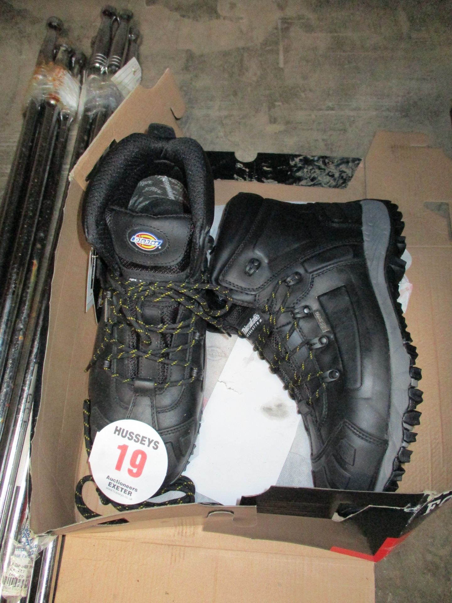 PAIR OF SAFETY BOOTS