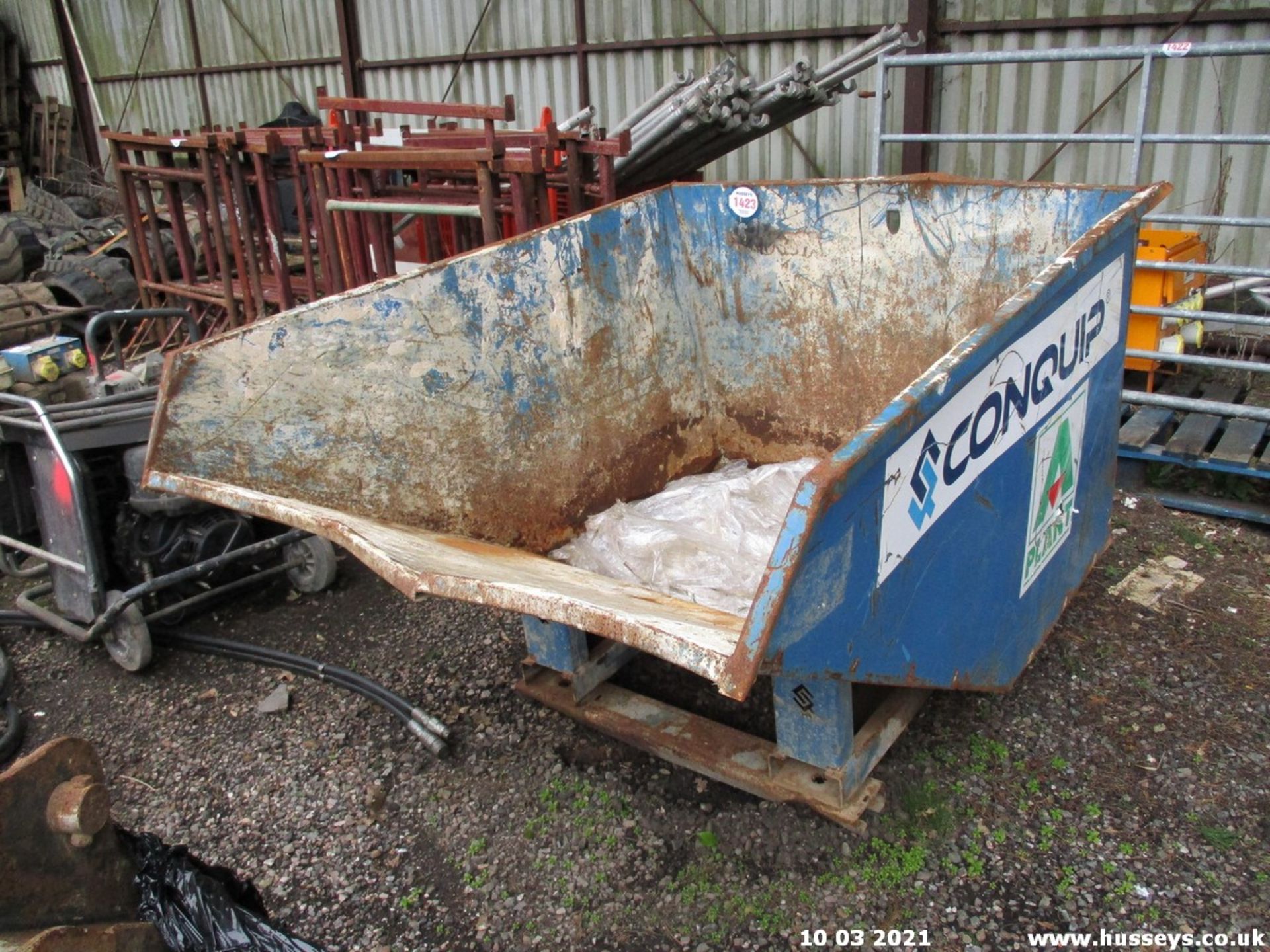 FORKLIFT TIPPING SKIP