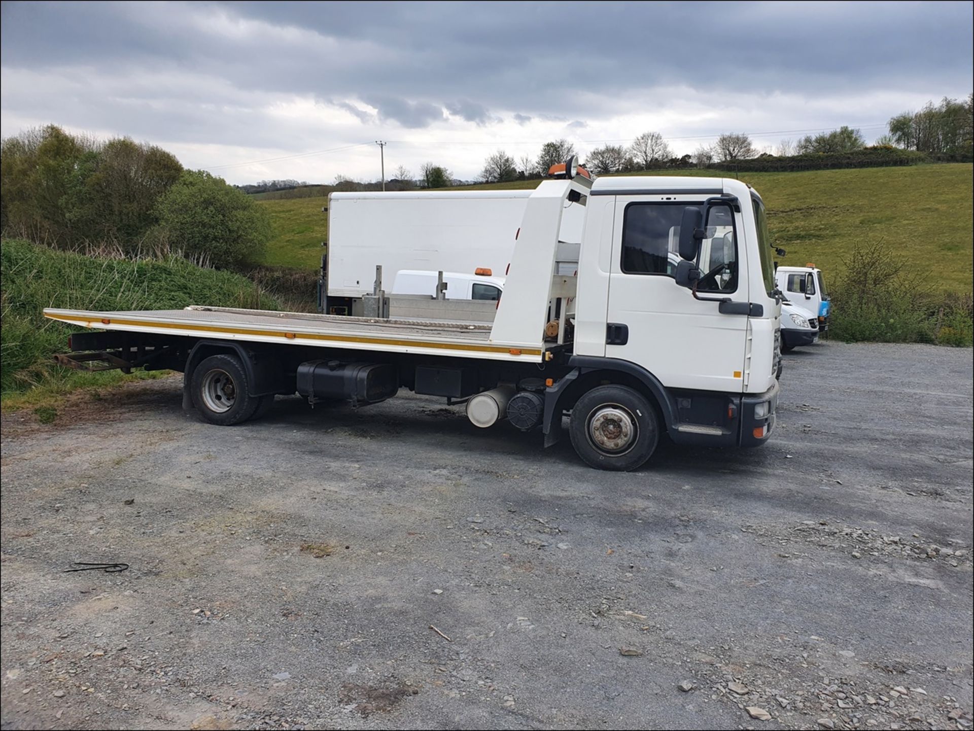 06/06 MAN TGL - 4580cc Tilt Slide 2dr Flat Bed (White, 359k) - Image 4 of 11