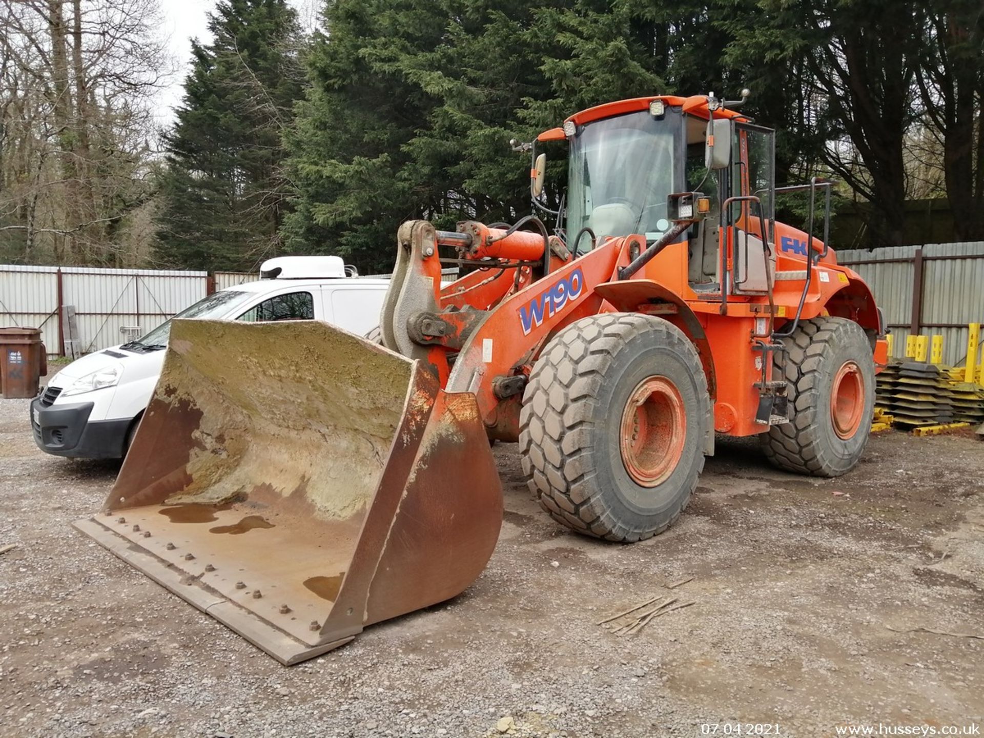 FIAT KOBELCO W190 LOADING SHOVEL 2004 8263HRS DRIVEN IN, STARTER MOTOR TEMPERAMENTAL