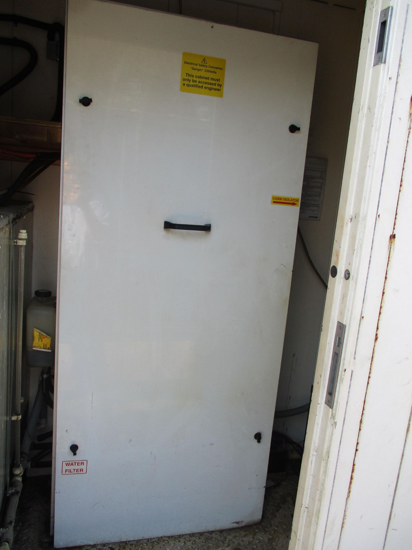 EASY CABIN WELFARE CONTAINER C.W STEPHILL 6KVA DSL GENNY HOT/COLD WATER VICTRON CHARGER - Image 2 of 11