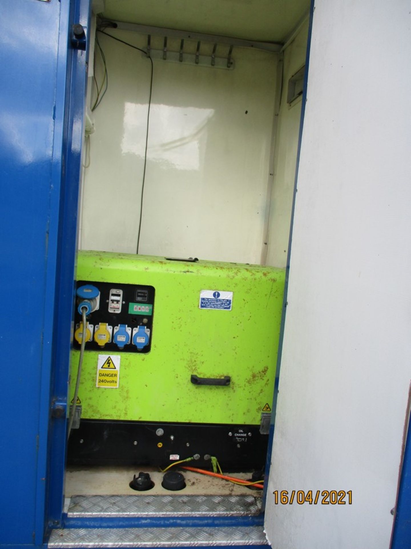 BOSS FAST TOW WELFARE UNIT C.W 6KVA DSL GENERATOR, W.C & RESTROOM - Image 6 of 7