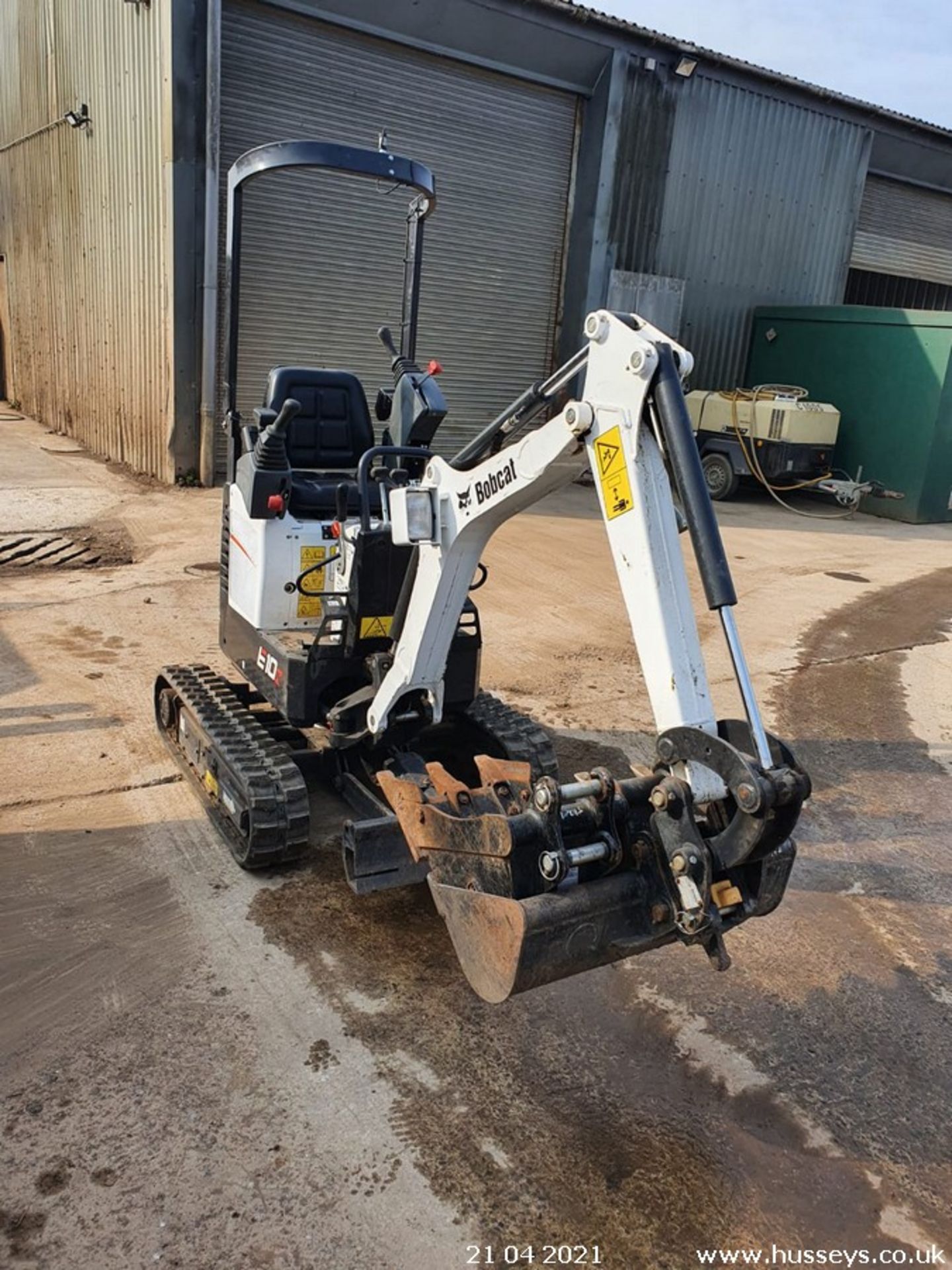 2019 BOBCAT E10 MINI DIGGER C.W 3 BUCKETS, EXPANDING TRACKS 242HRS RDD - Image 3 of 10