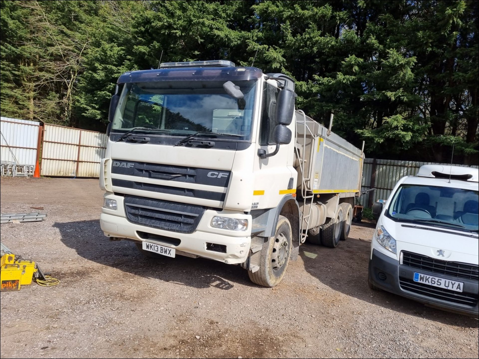 13/13 DAF TRUCKS CF - 9186cc 2dr Tipper (White, 318k) - Image 9 of 16