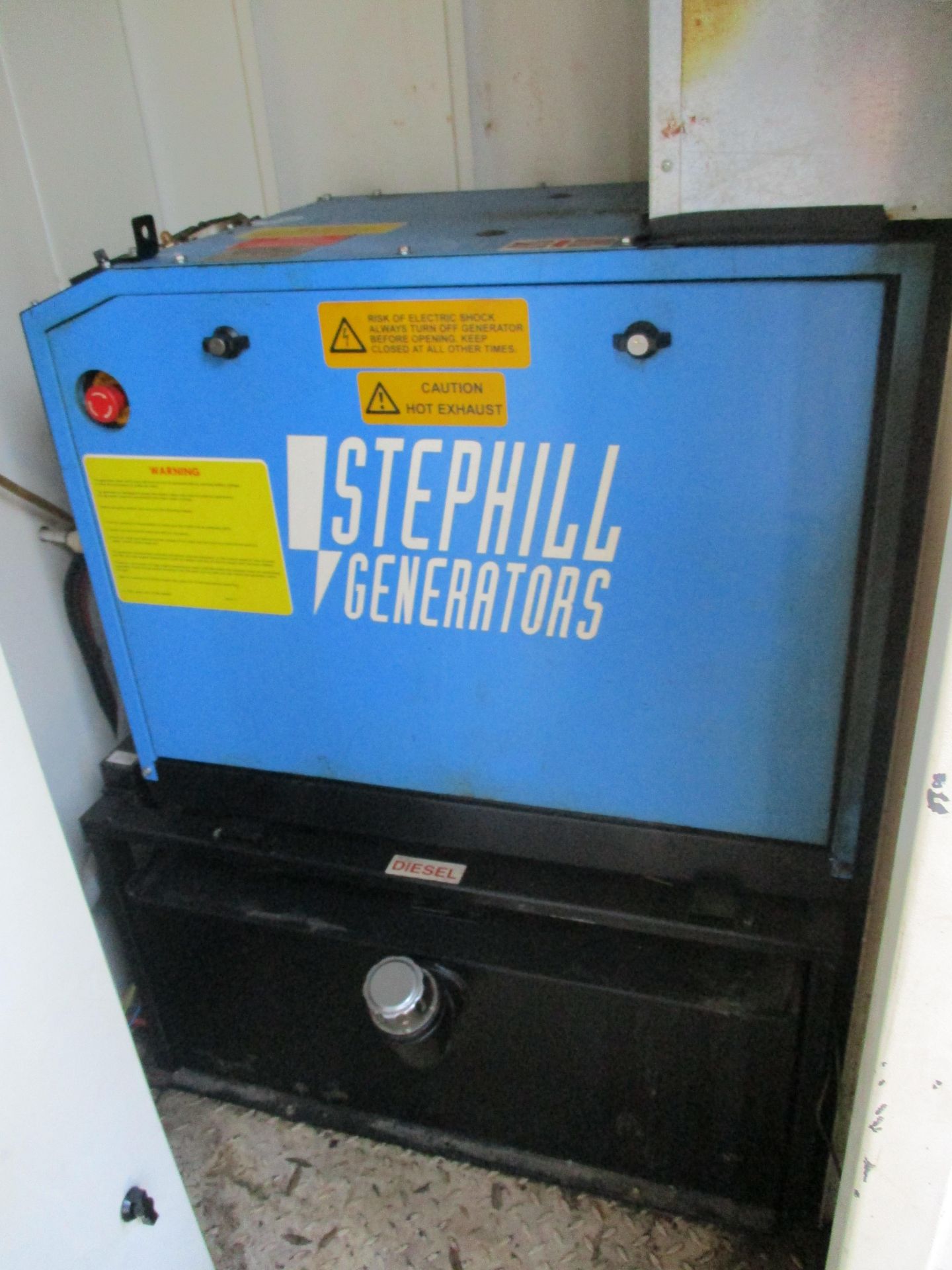 EASY CABIN WELFARE CONTAINER C.W STEPHILL 6KVA DSL GENNY HOT/COLD WATER VICTRON CHARGER - Image 3 of 11