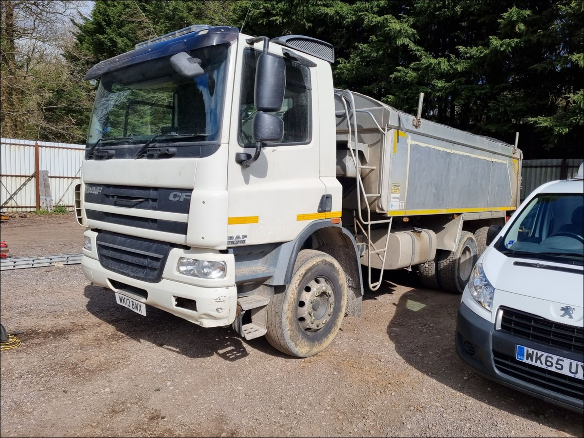 13/13 DAF TRUCKS CF - 9186cc 2dr Tipper (White, 318k) - Image 15 of 16