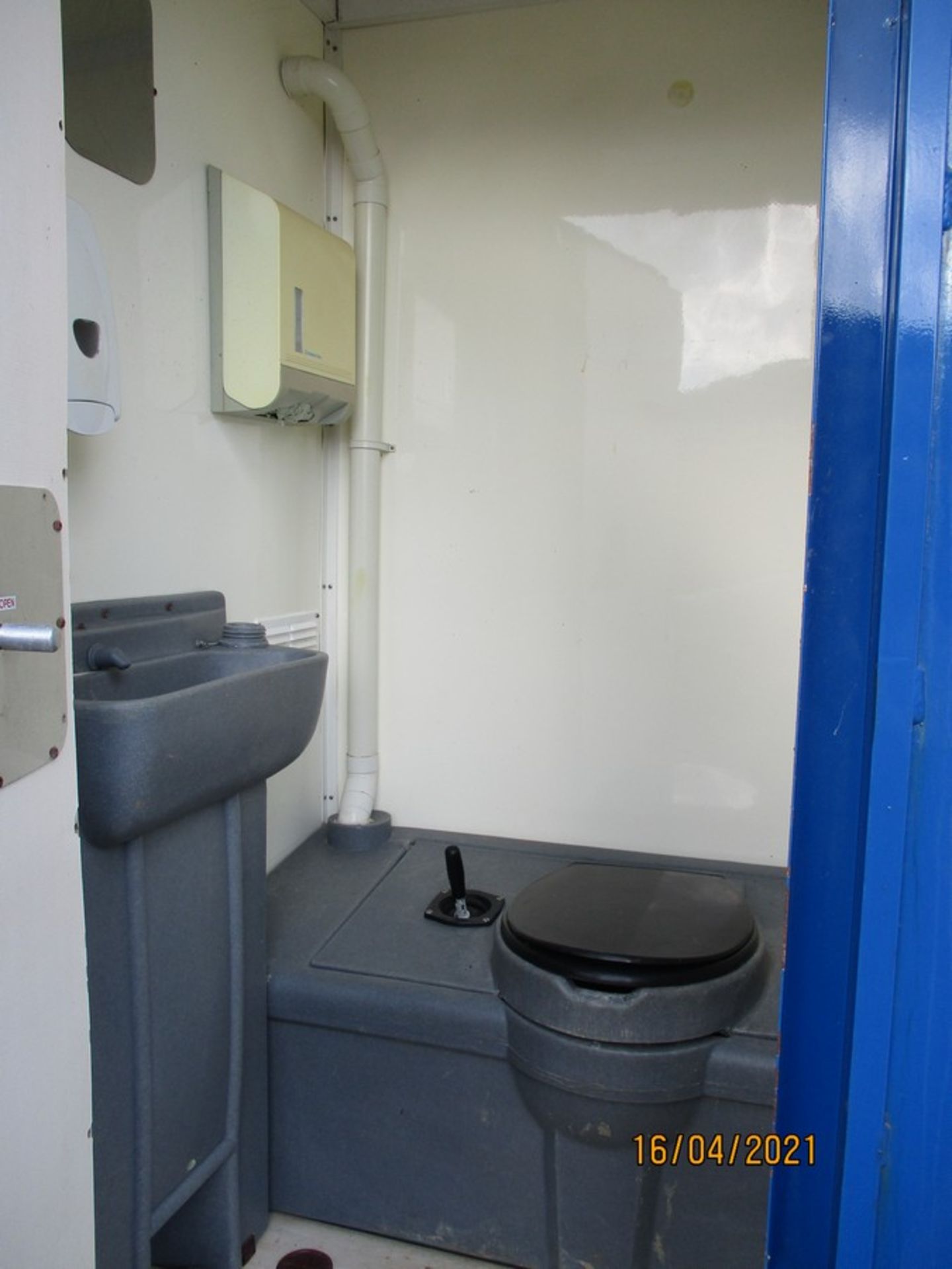 BOSS FAST TOW WELFARE UNIT C.W 6KVA DSL GENERATOR, W.C & RESTROOM - Image 5 of 7