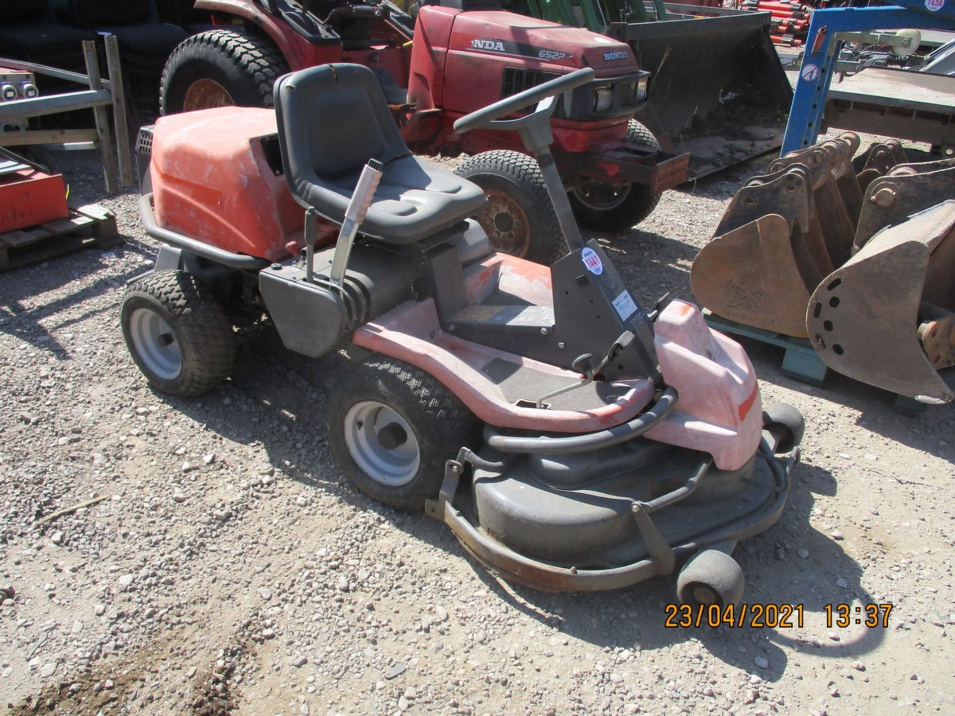 HUSQVARNA OUTFRONT MOWER