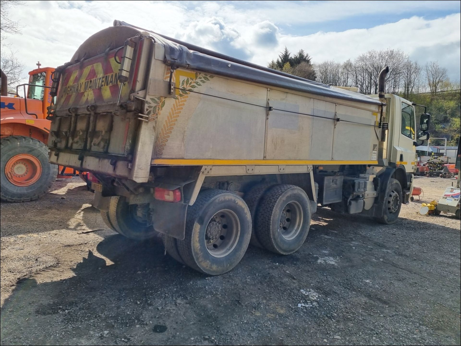 13/13 DAF TRUCKS CF - 9186cc 2dr Tipper (White, 318k) - Image 6 of 16