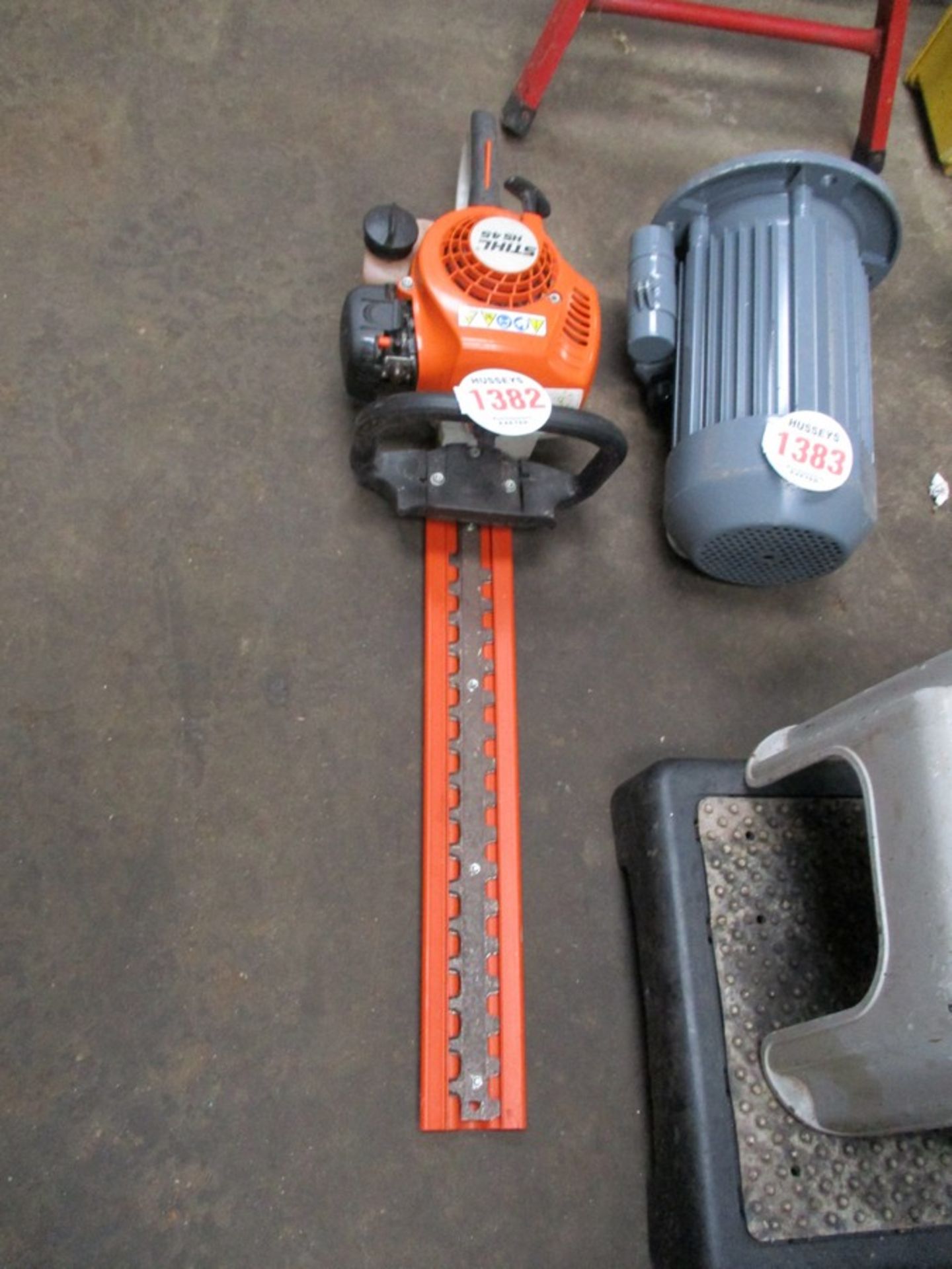 STIHL HEDGE TRIMMER