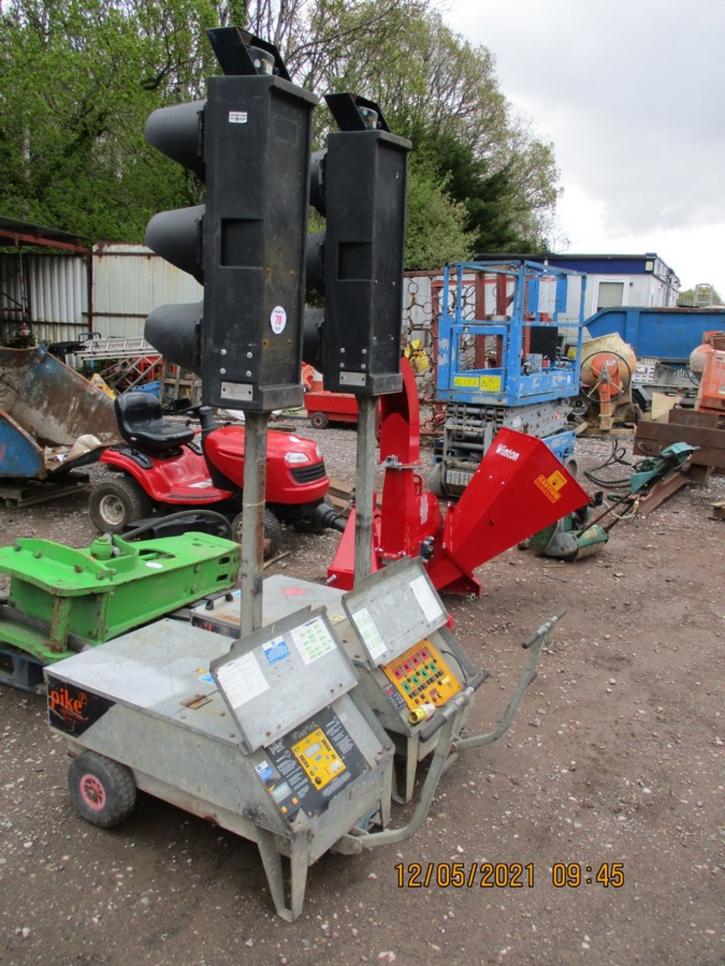 PAIR OF PIKE TRAFFIC LIGHTS