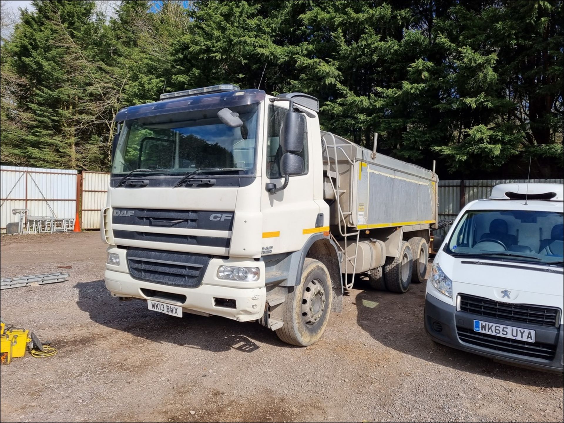 13/13 DAF TRUCKS CF - 9186cc 2dr Tipper (White, 318k) - Image 8 of 16