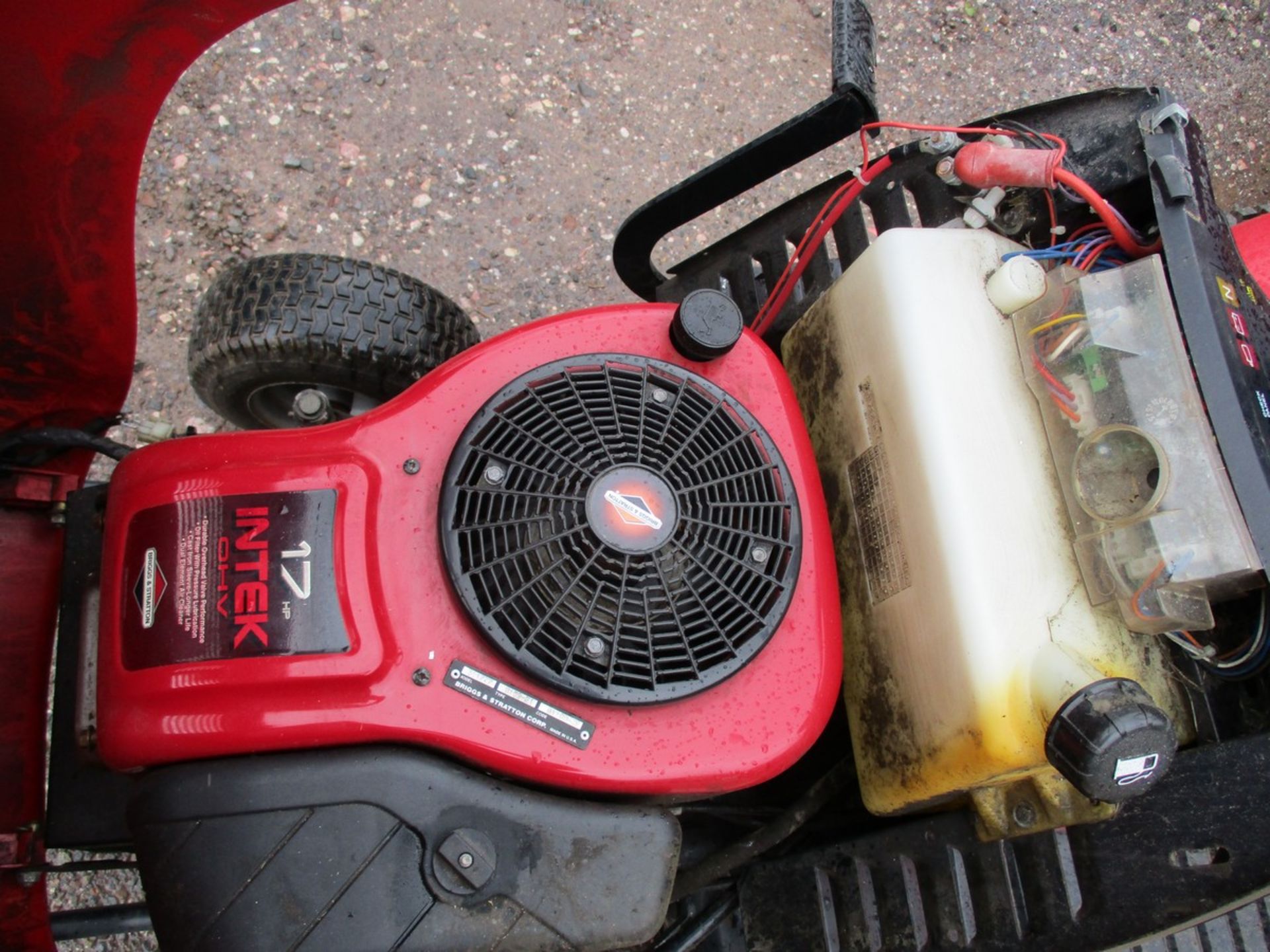 CASTLE GARDEN RIDE ON MOWER - Image 3 of 3