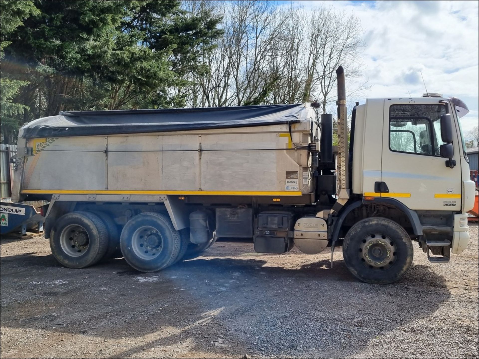 13/13 DAF TRUCKS CF - 9186cc 2dr Tipper (White, 318k)