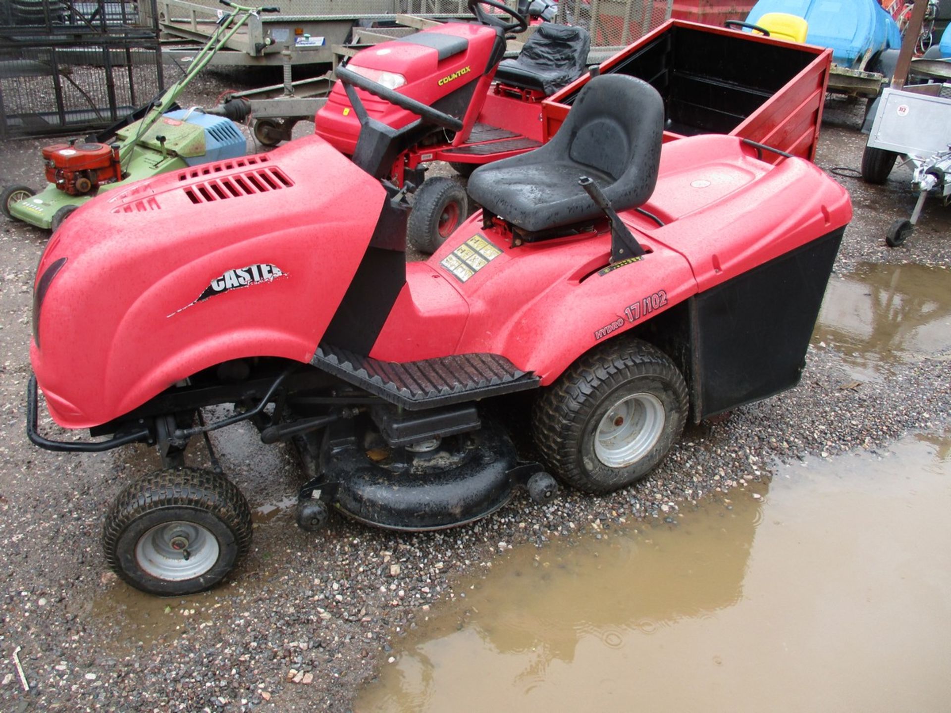 CASTLE GARDEN RIDE ON MOWER - Image 2 of 3