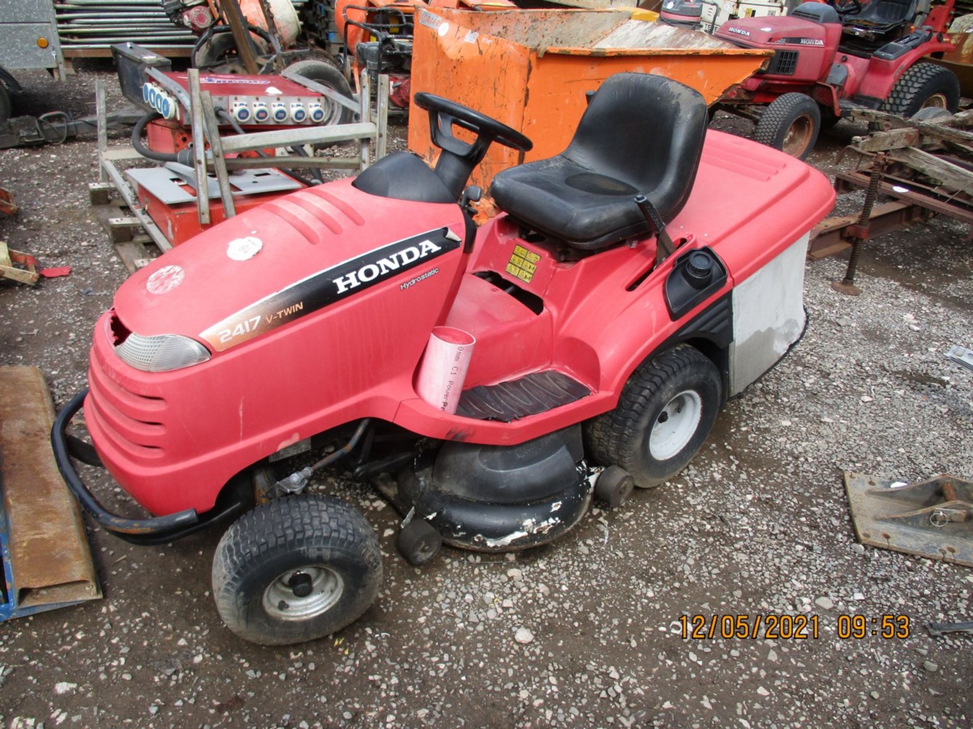 HONDA 2417 RIDE ON MOWER - Image 2 of 3