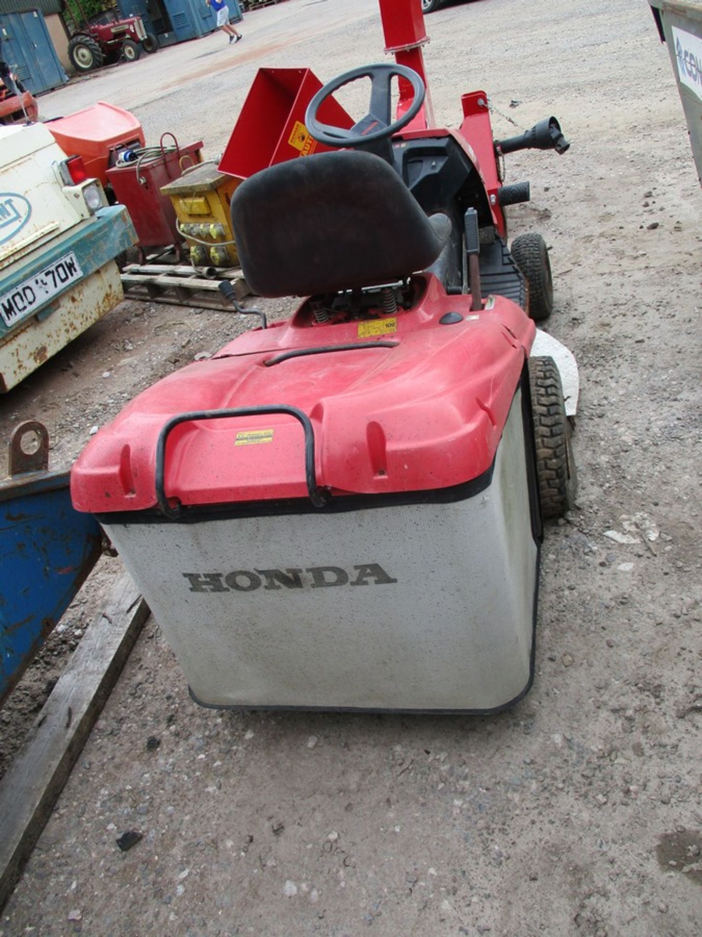 HONDA 2213 RIDE ON MOWER 0536 HRS C/W KEY - Image 3 of 4