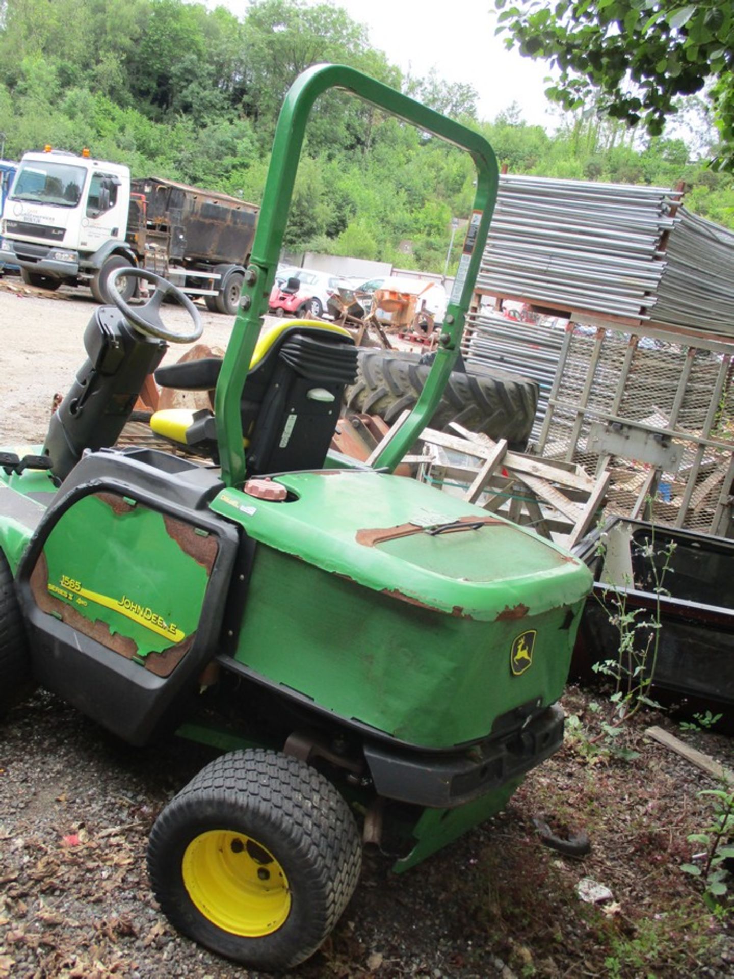 JOHN DEERE 1565 DIESEL OUTFRONT MOWER - Image 5 of 6