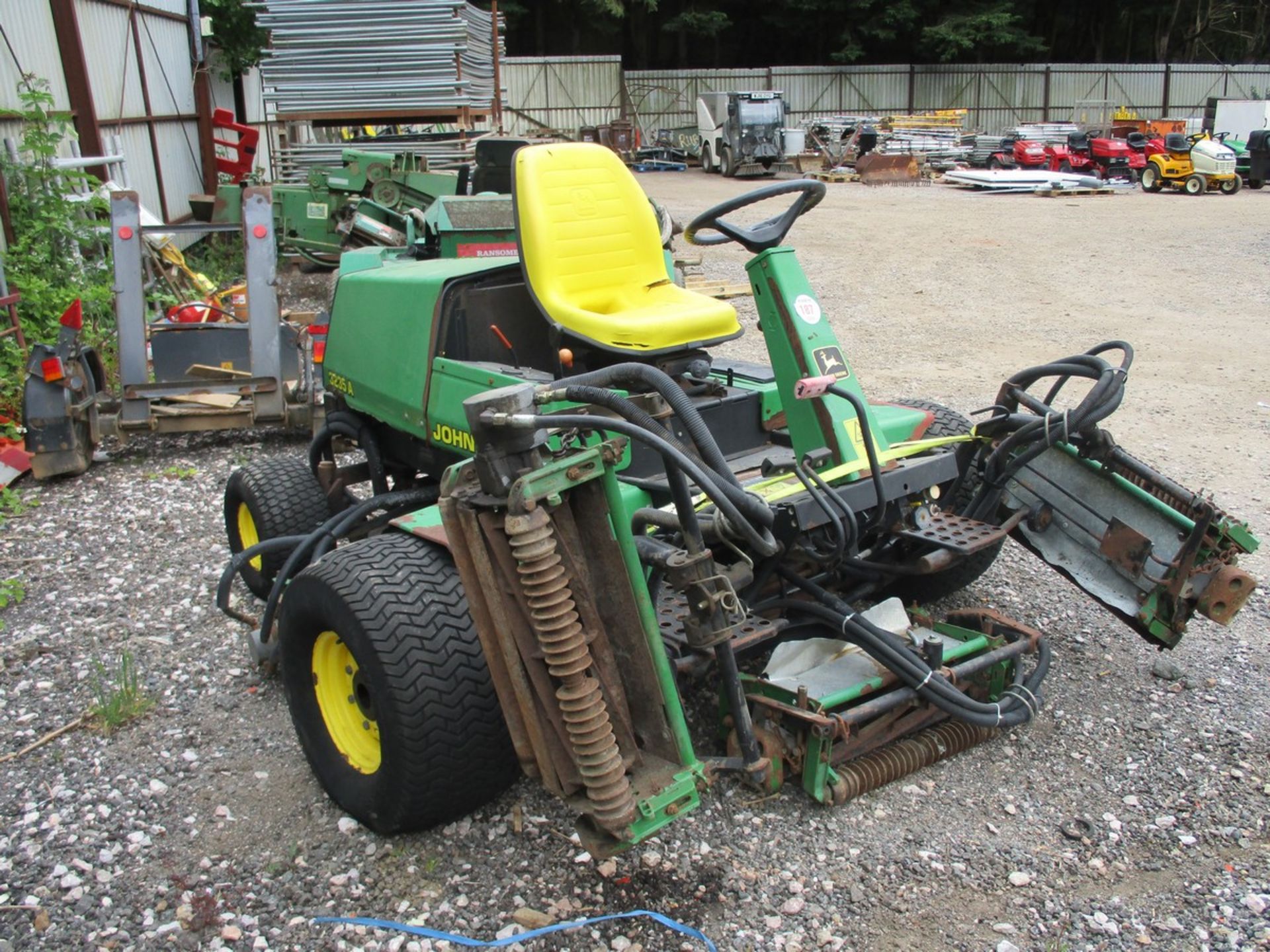 JOHN DEERE 3235A TRIPLE MOWER - Image 5 of 5