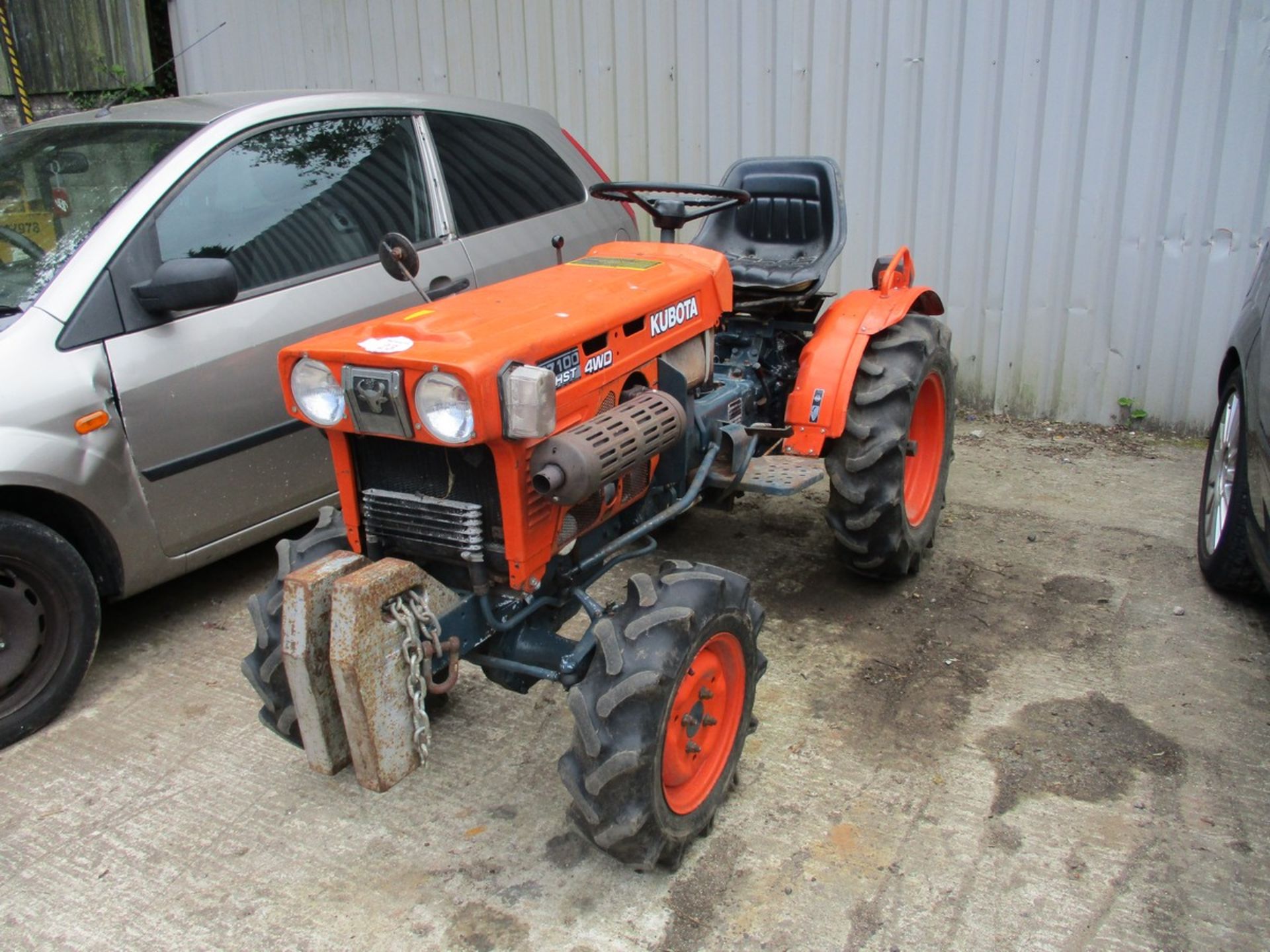 KUBOTA B7100 HST 4WD COMPACT TRACTOR 2642 HRS