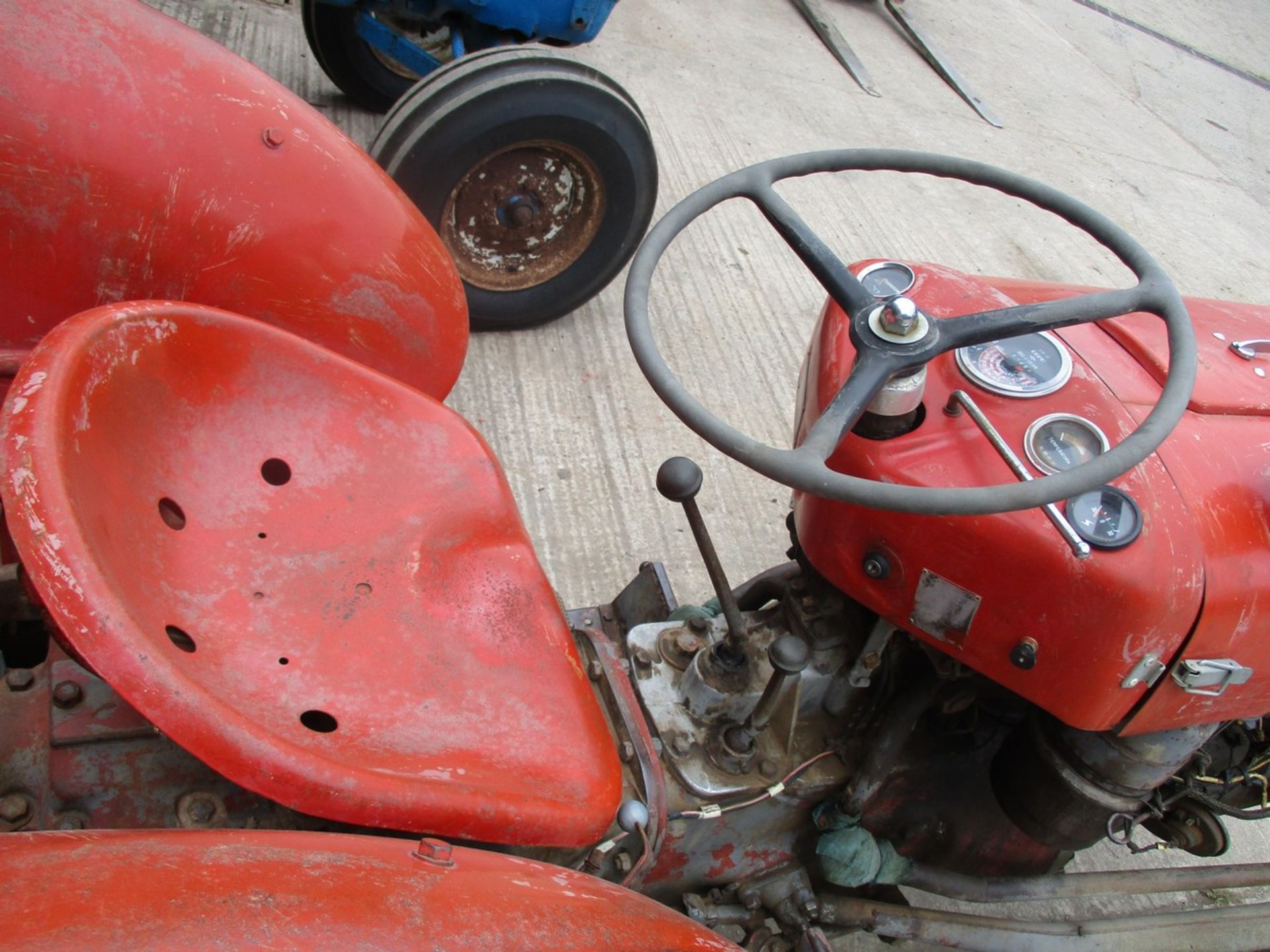 MASSEY FERGUSON 35X VINEYARD TRACTOR 3346HRS - Image 5 of 5