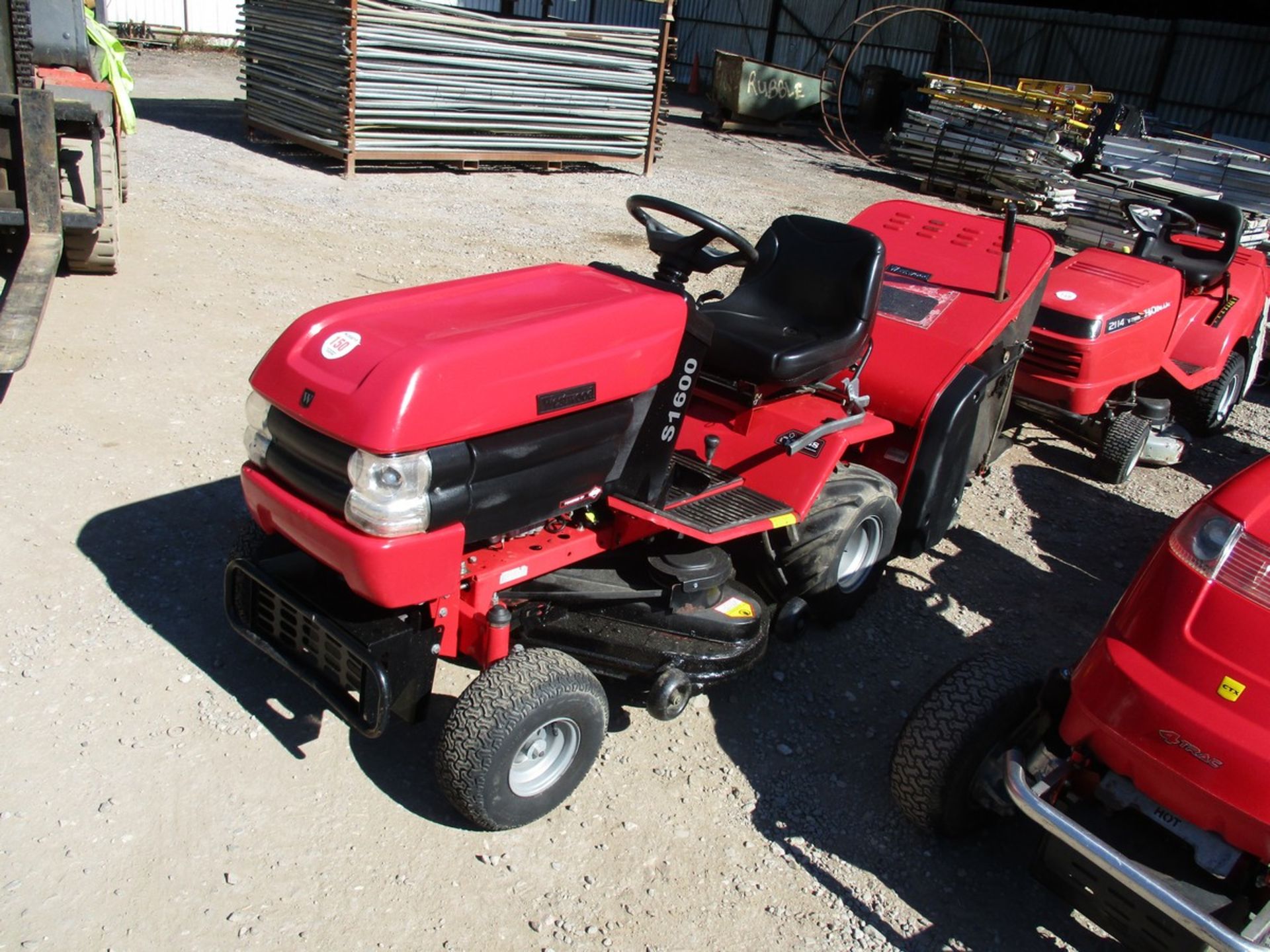 WESTWOOD S1600 RIDE ON MOWER - Image 2 of 5