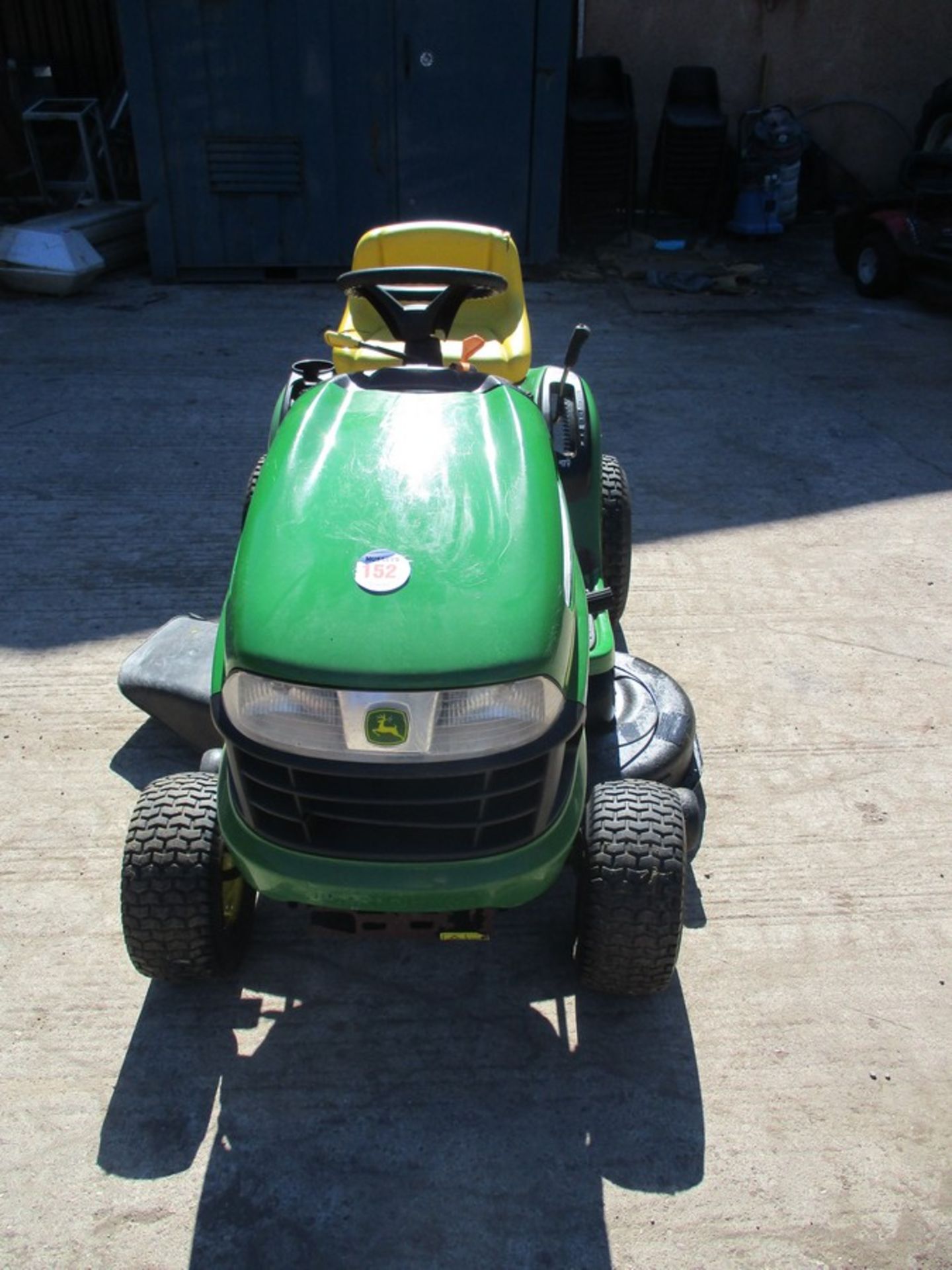 JOHN DEERE X110 RIDE ON MOWER - Image 4 of 5