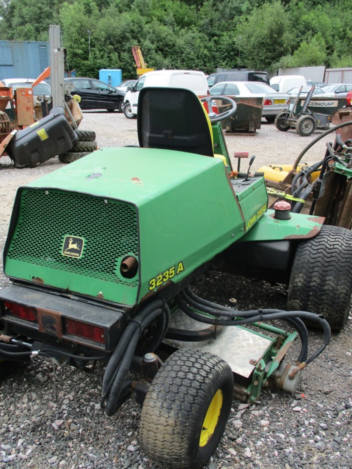 JOHN DEERE 3235A TRIPLE MOWER - Image 3 of 5