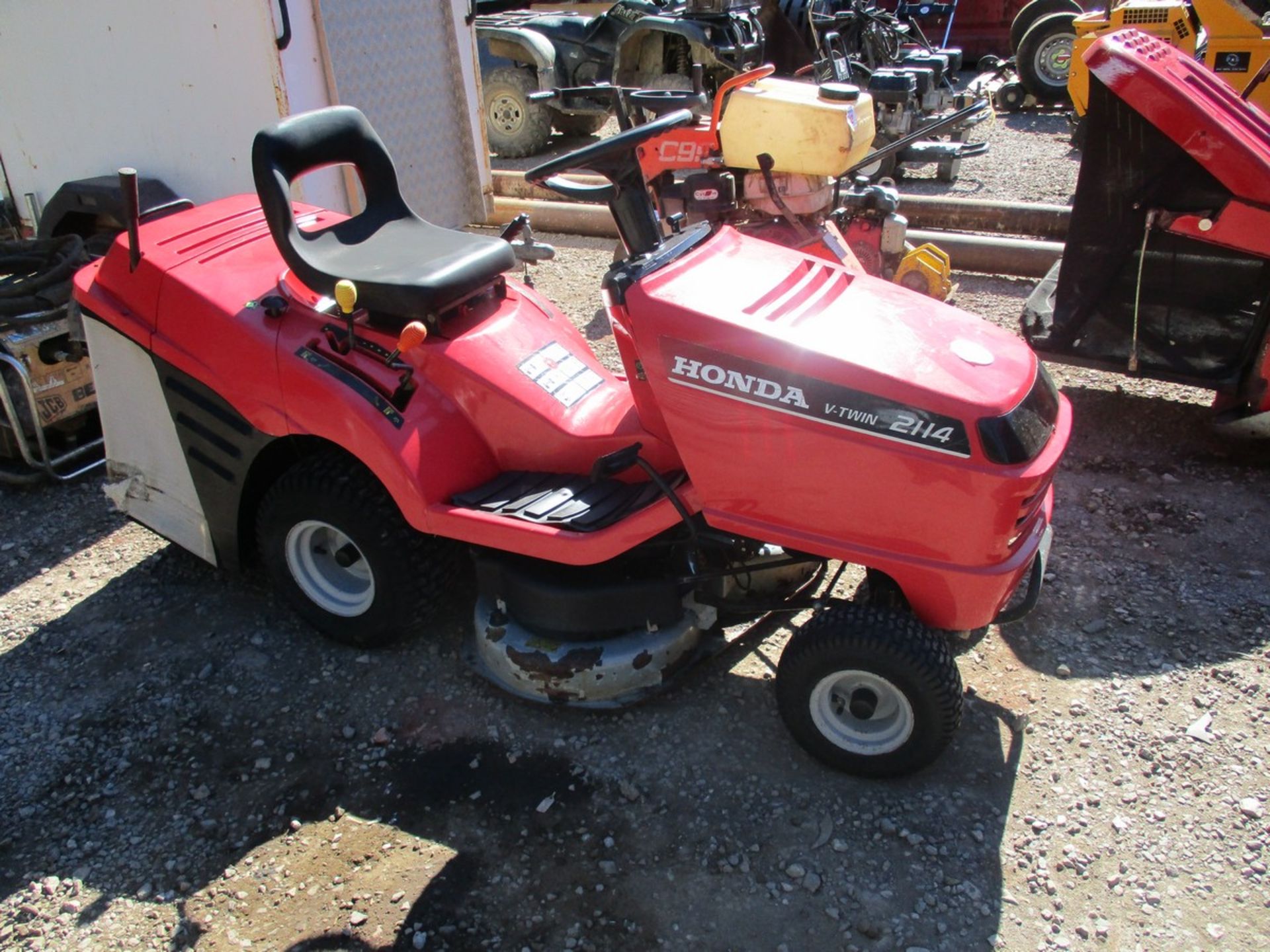 HONDA 2114 RIDE ON MOWER