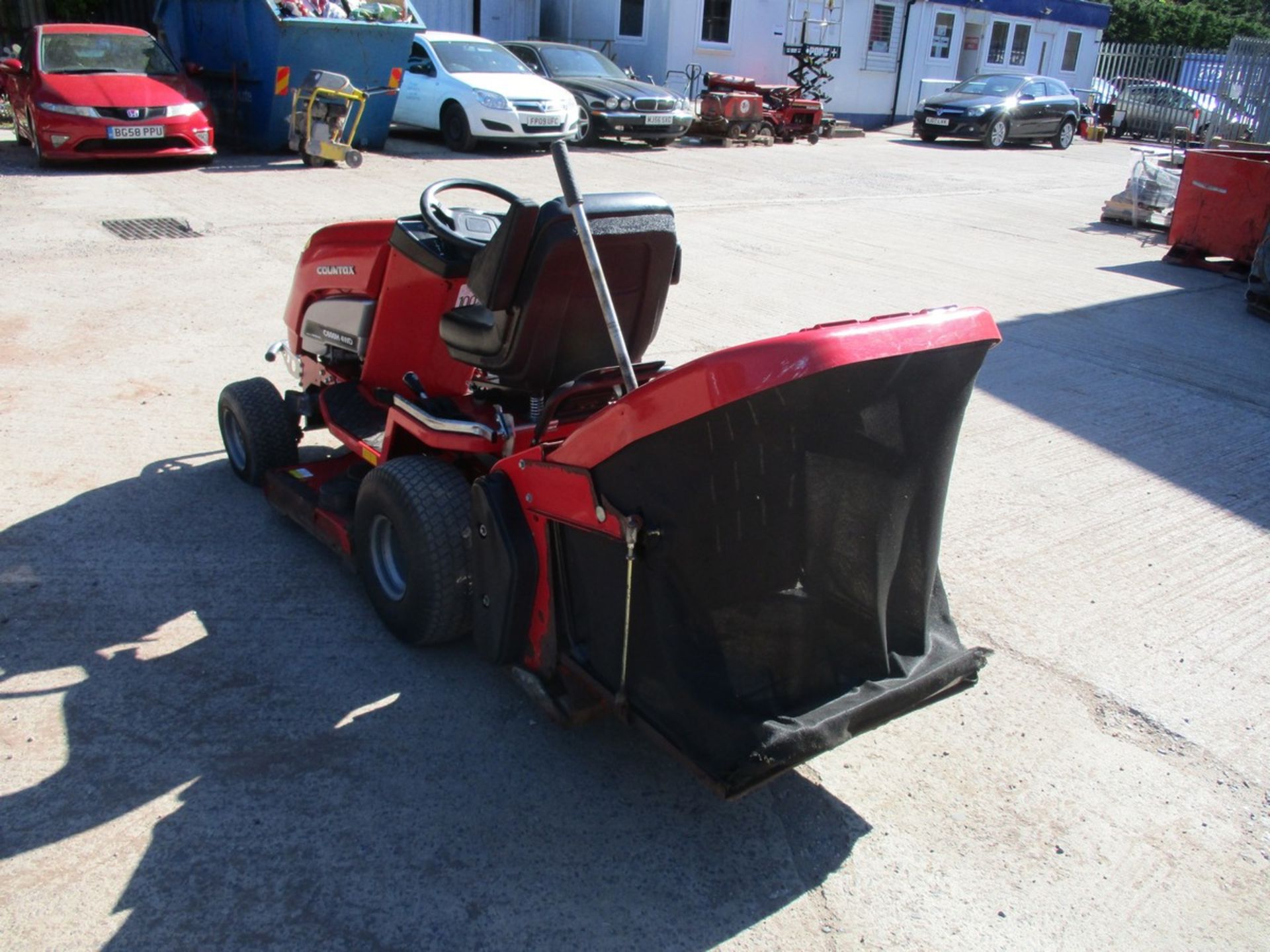 COUNTAX C600H 4WD RIDE ON MOWER - Image 3 of 5