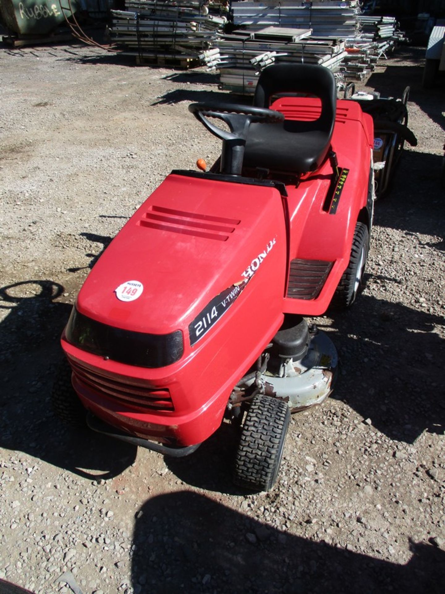 HONDA 2114 RIDE ON MOWER - Image 2 of 4